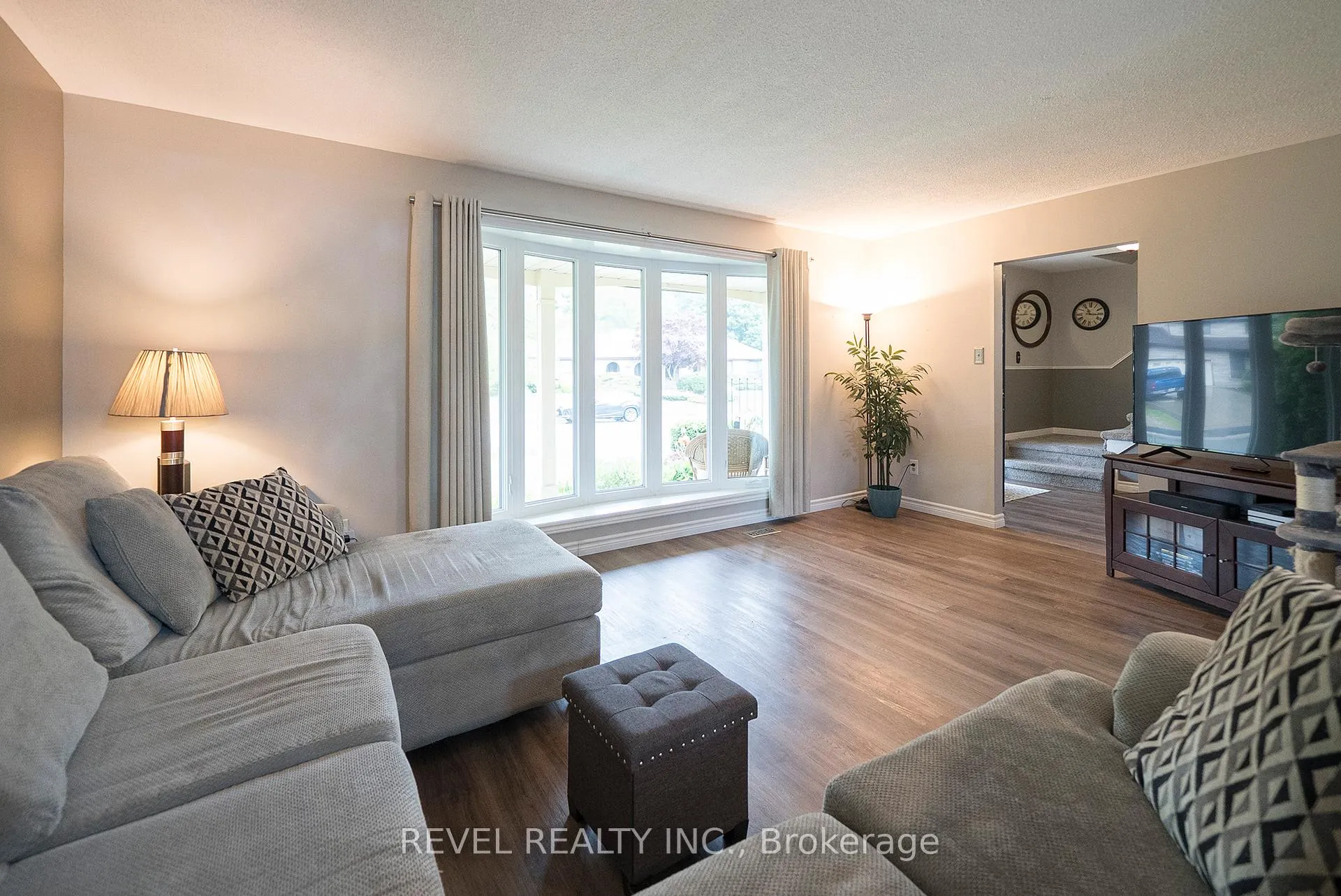Photo 5 of 118 Greenfield Road, Brantford, Brier Park — HOMEH