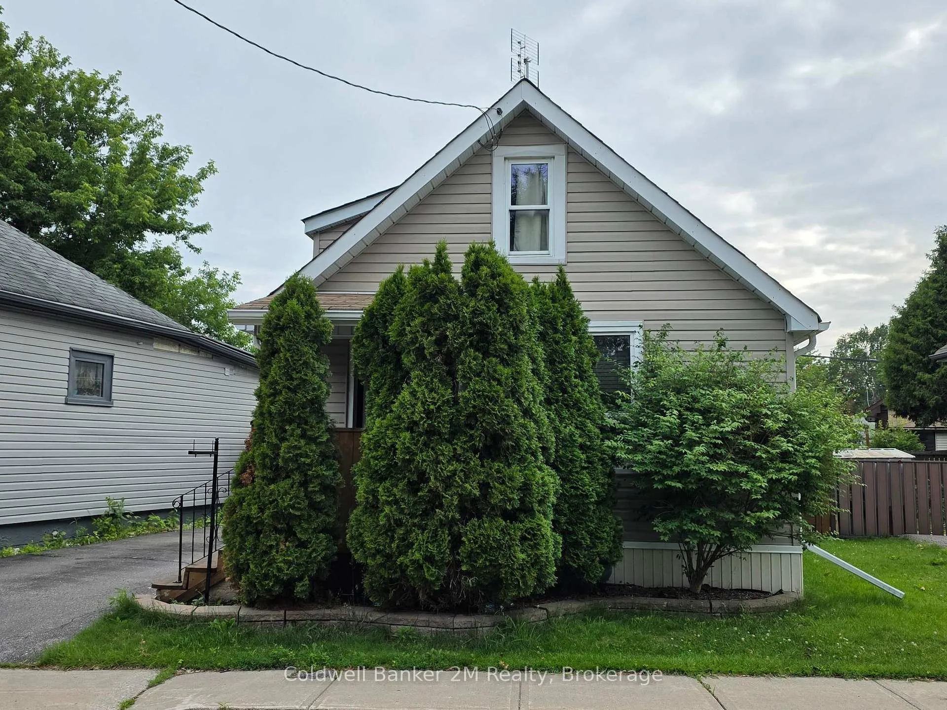 Photo 2 of 300 Haig Street, Oshawa, O'Neill — HOMEH