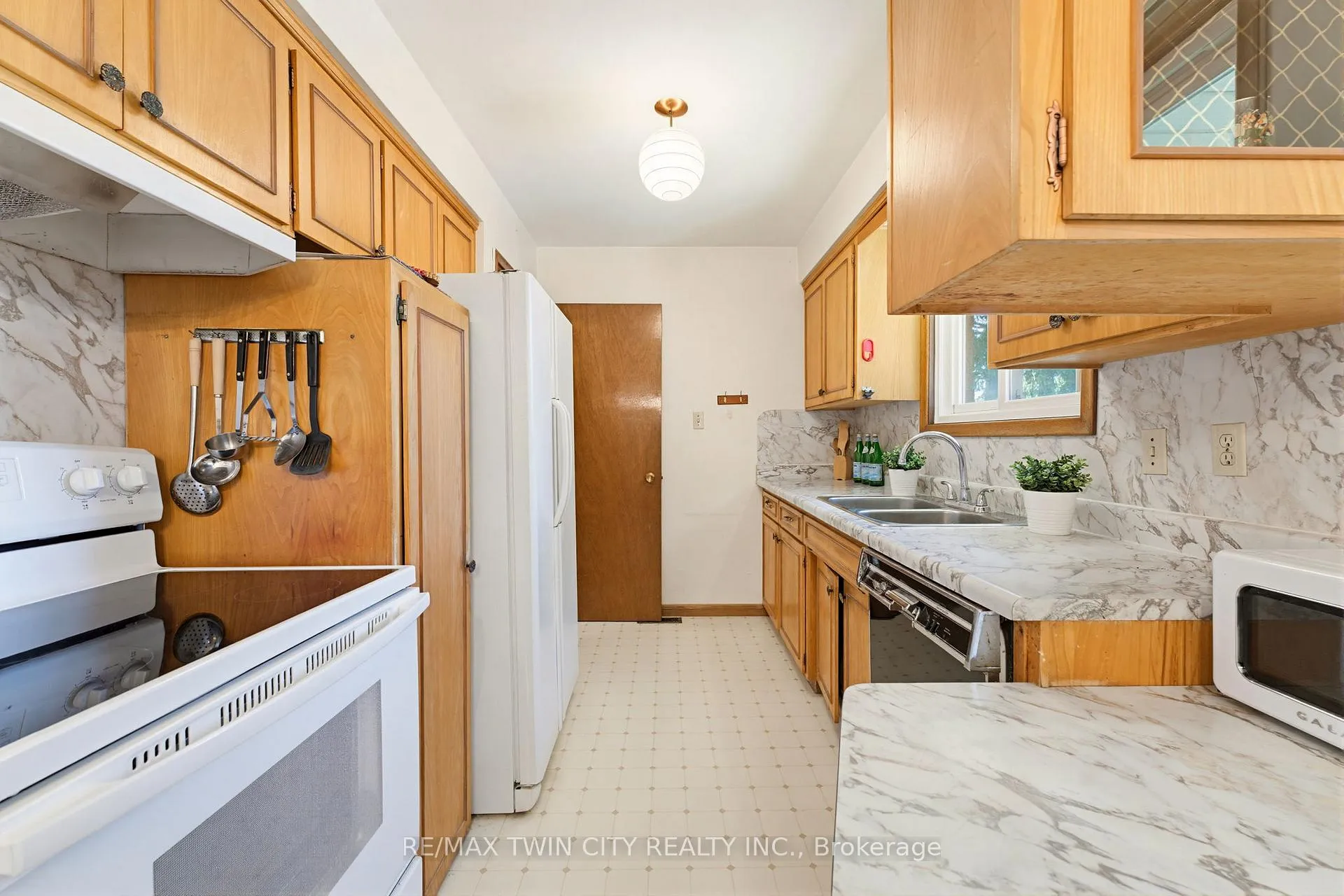 Photo 9 of 34 Volta Avenue, Kitchener — HOMEH