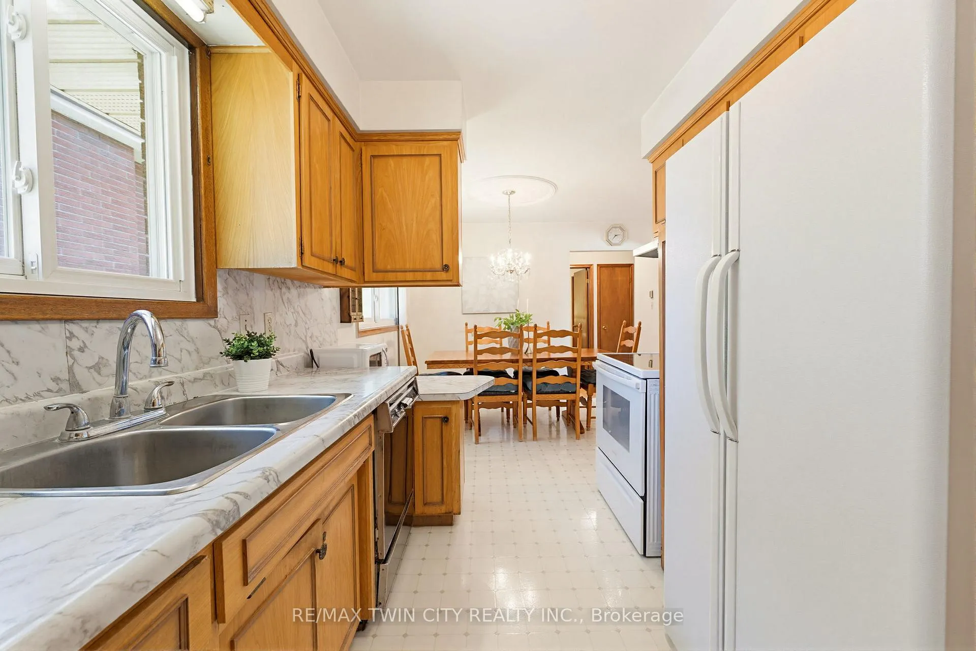 Photo 10 of 34 Volta Avenue, Kitchener — HOMEH