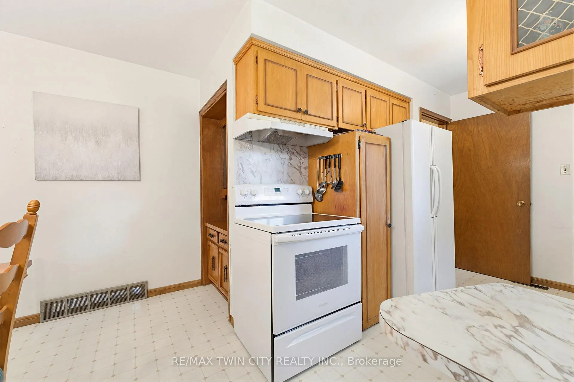 Photo 13 of 34 Volta Avenue, Kitchener — HOMEH