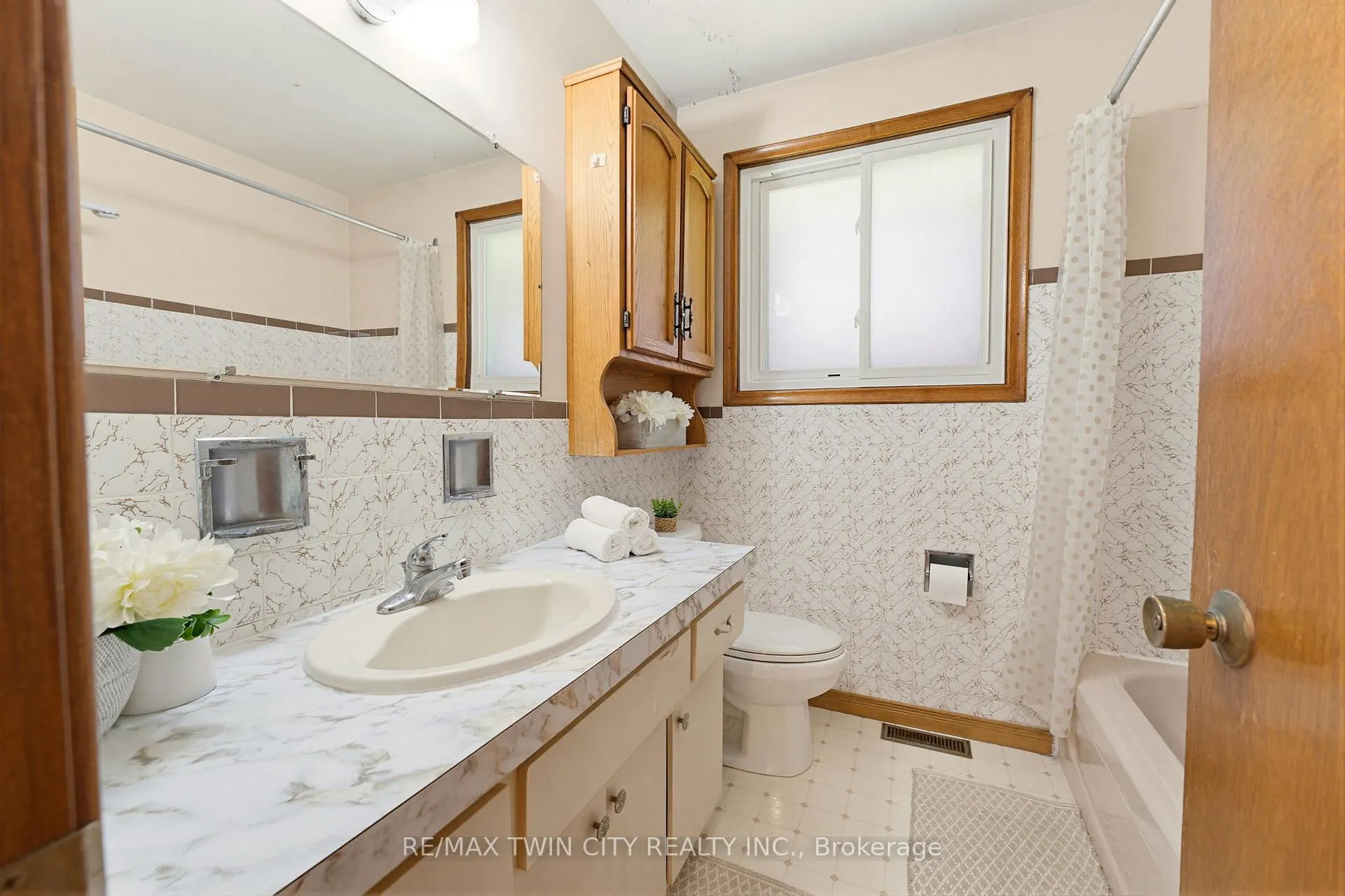 Photo 17 of 34 Volta Avenue, Kitchener — HOMEH