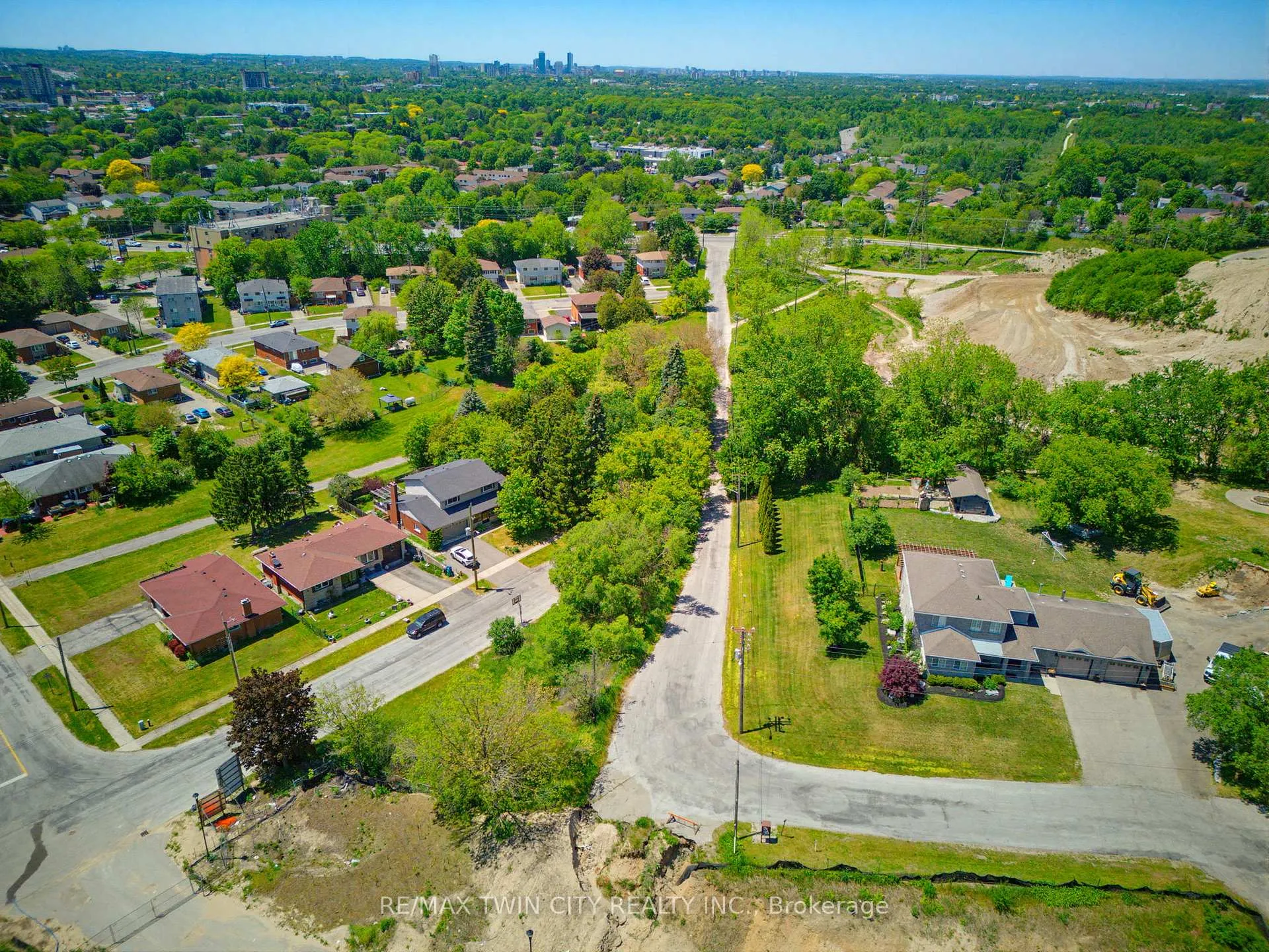 Photo 30 of 34 Volta Avenue, Kitchener — HOMEH