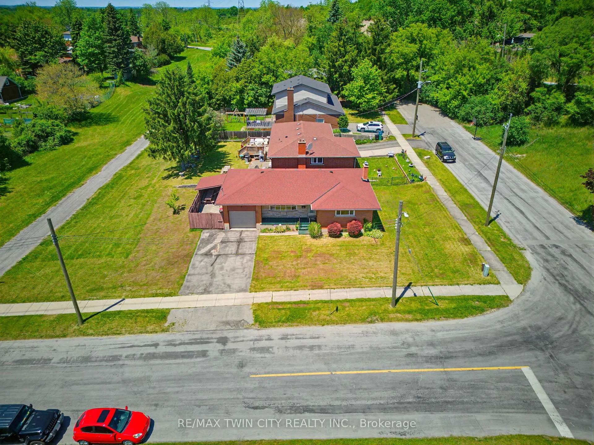 Photo 32 of 34 Volta Avenue, Kitchener — HOMEH