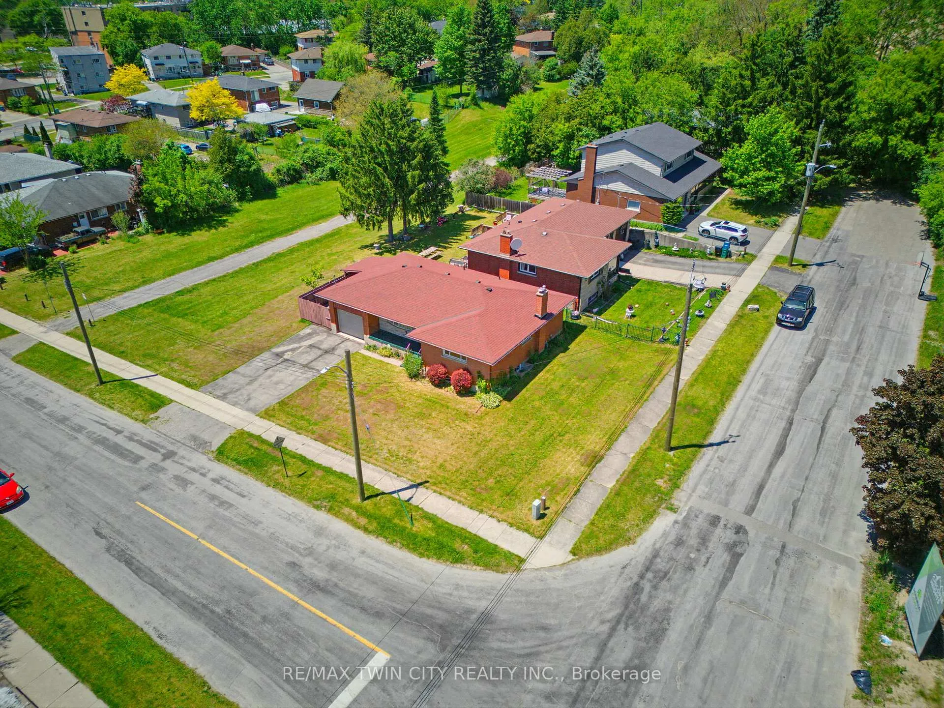 Photo 33 of 34 Volta Avenue, Kitchener — HOMEH