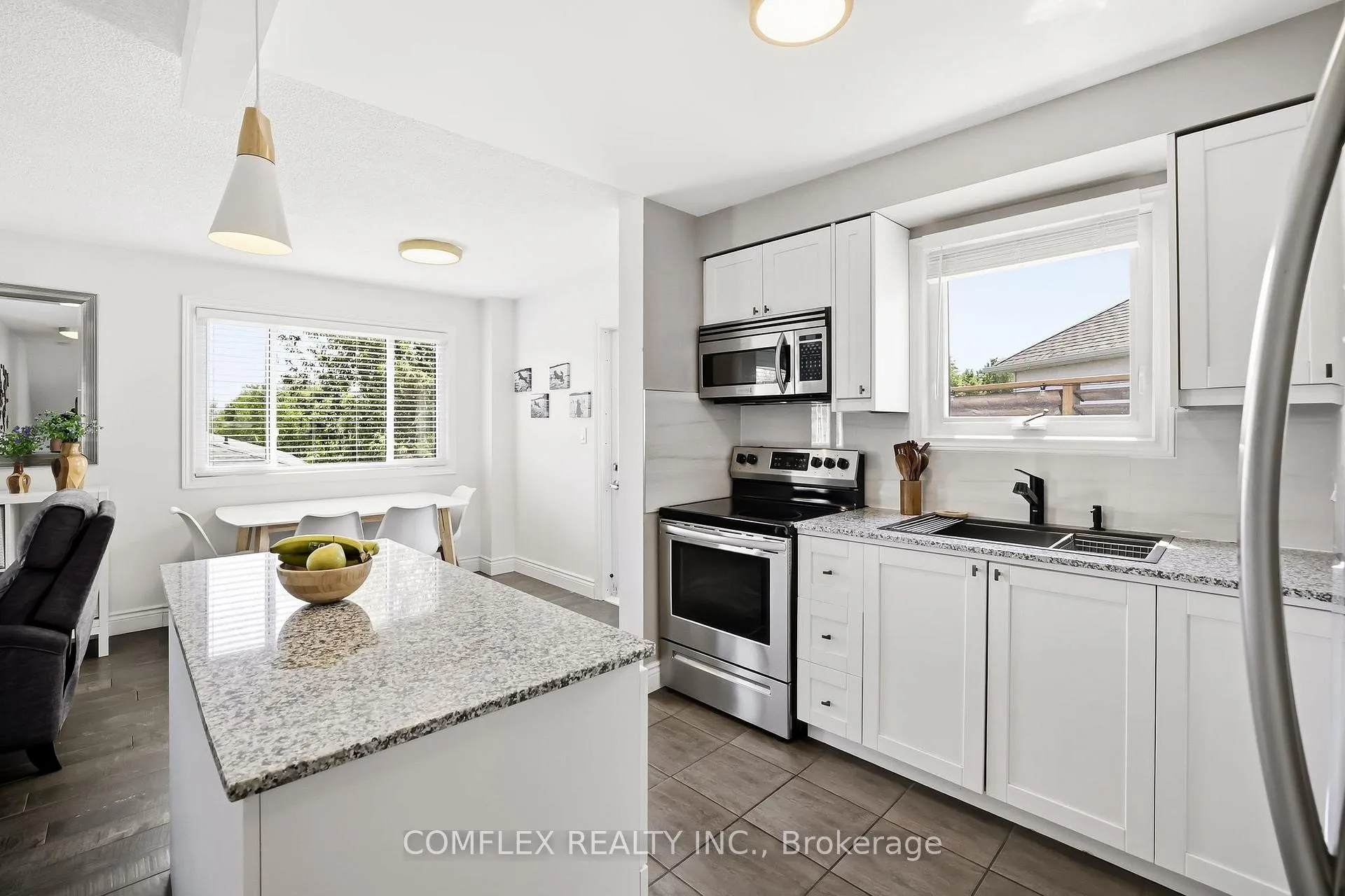 Photo 7 of 33 Broadlands Crescent, Clarington, Courtice — HOMEH