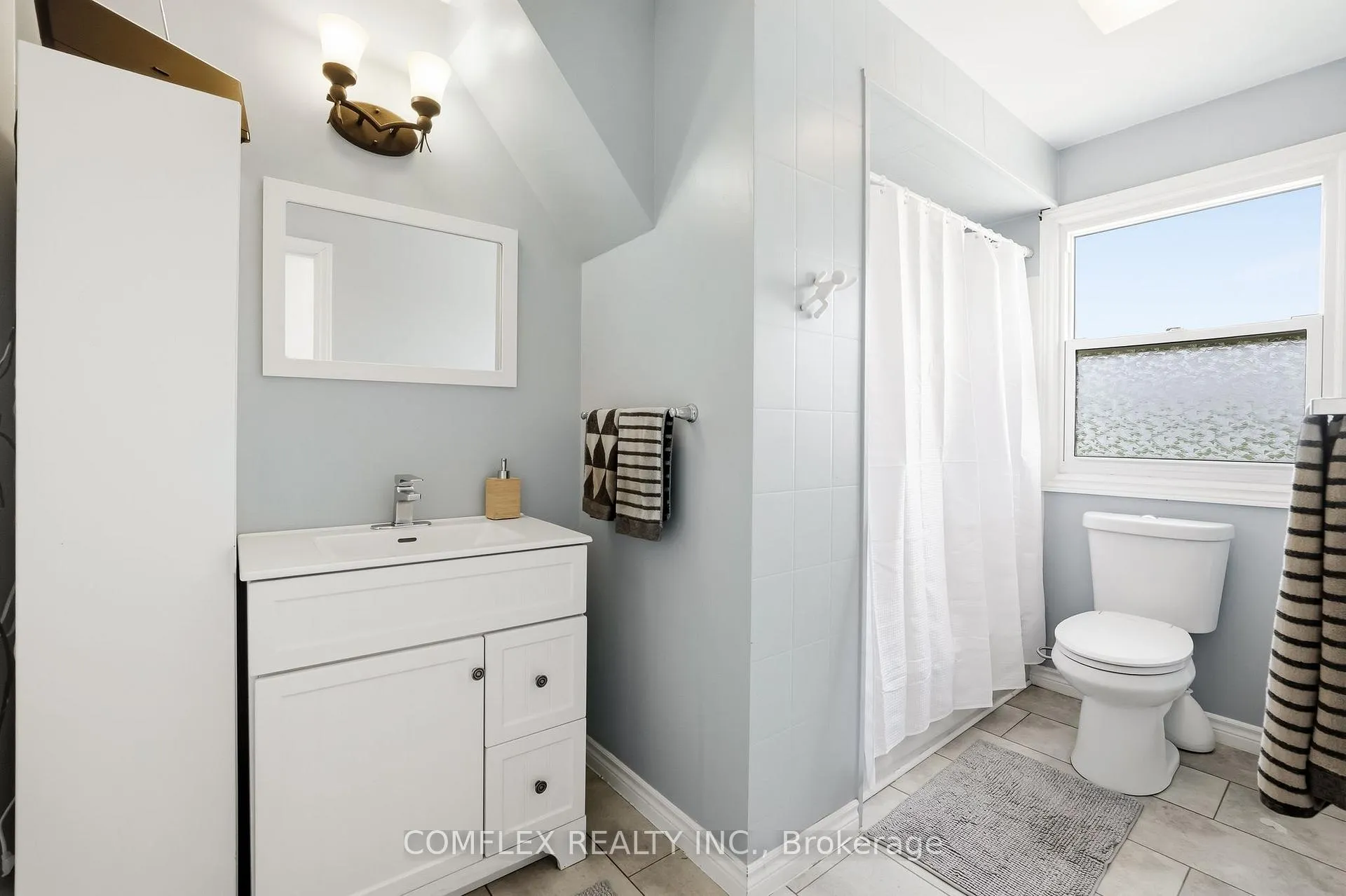 Photo 19 of 33 Broadlands Crescent, Clarington, Courtice — HOMEH