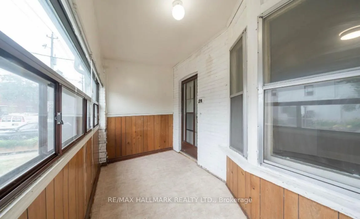 Photo 3 of 291 Wallace Avenue, Toronto, Dovercourt-Wallace Emerson-Junction — HOMEH