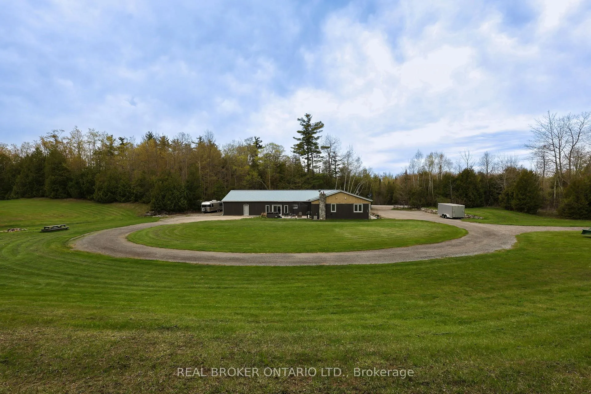 Photo 2 of 4589 Watson Road S, Puslinch, Rural Puslinch East — HOMEH