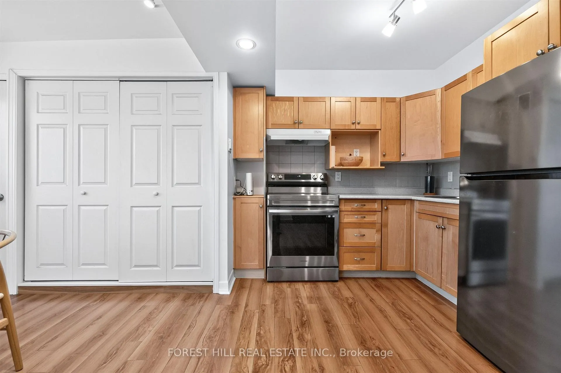 Photo 10 of Unit 2nd Floor, 326 Palmerston Boulevard, Toronto, Palmerston-Little Italy — HOMEH