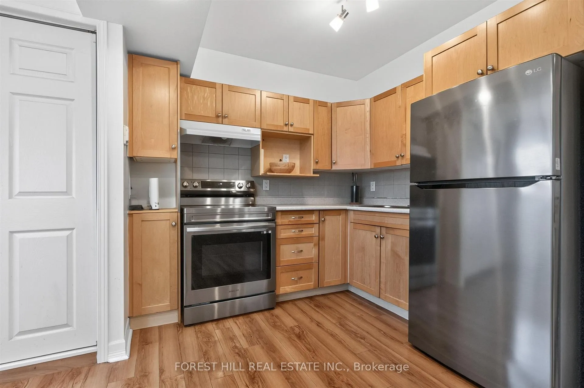 Photo 11 of Unit 2nd Floor, 326 Palmerston Boulevard, Toronto, Palmerston-Little Italy — HOMEH