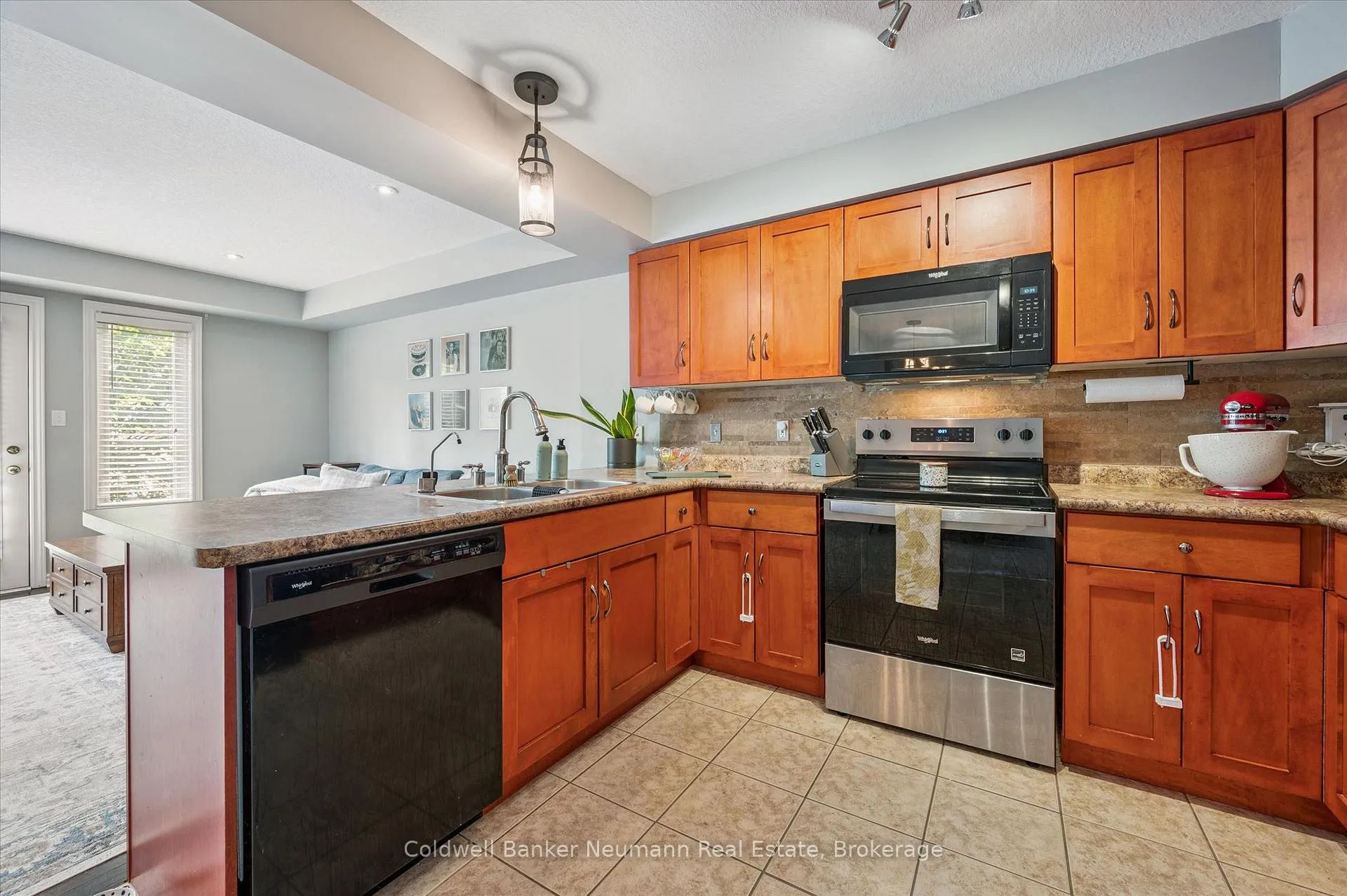 Photo 11 of Unit 2, 165 Terraview Crescent, Guelph, Kortright West — HOMEH
