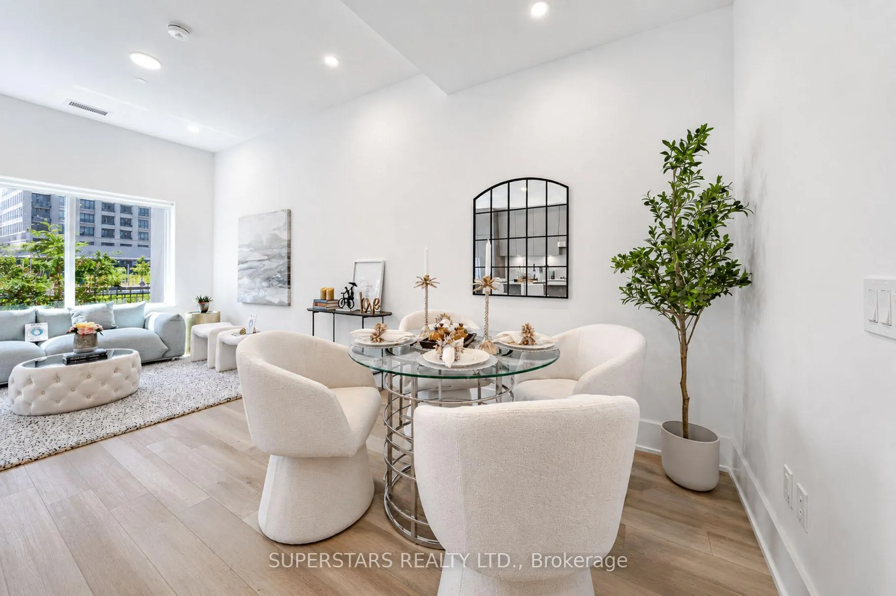 Photo 4 of Unit W121, 8 Cedarland Drive, Markham, Unionville — HOMEH