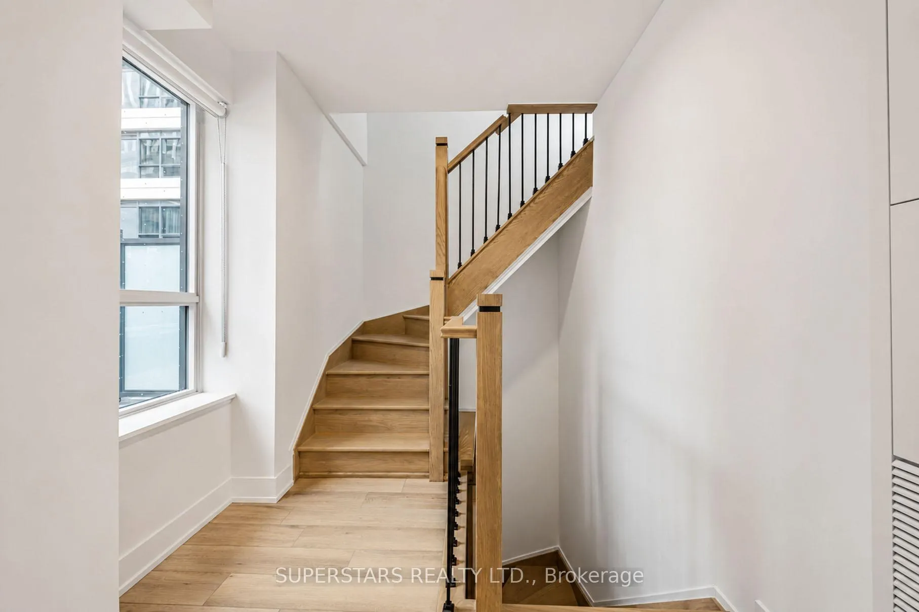 Photo 14 of Unit W121, 8 Cedarland Drive, Markham, Unionville — HOMEH