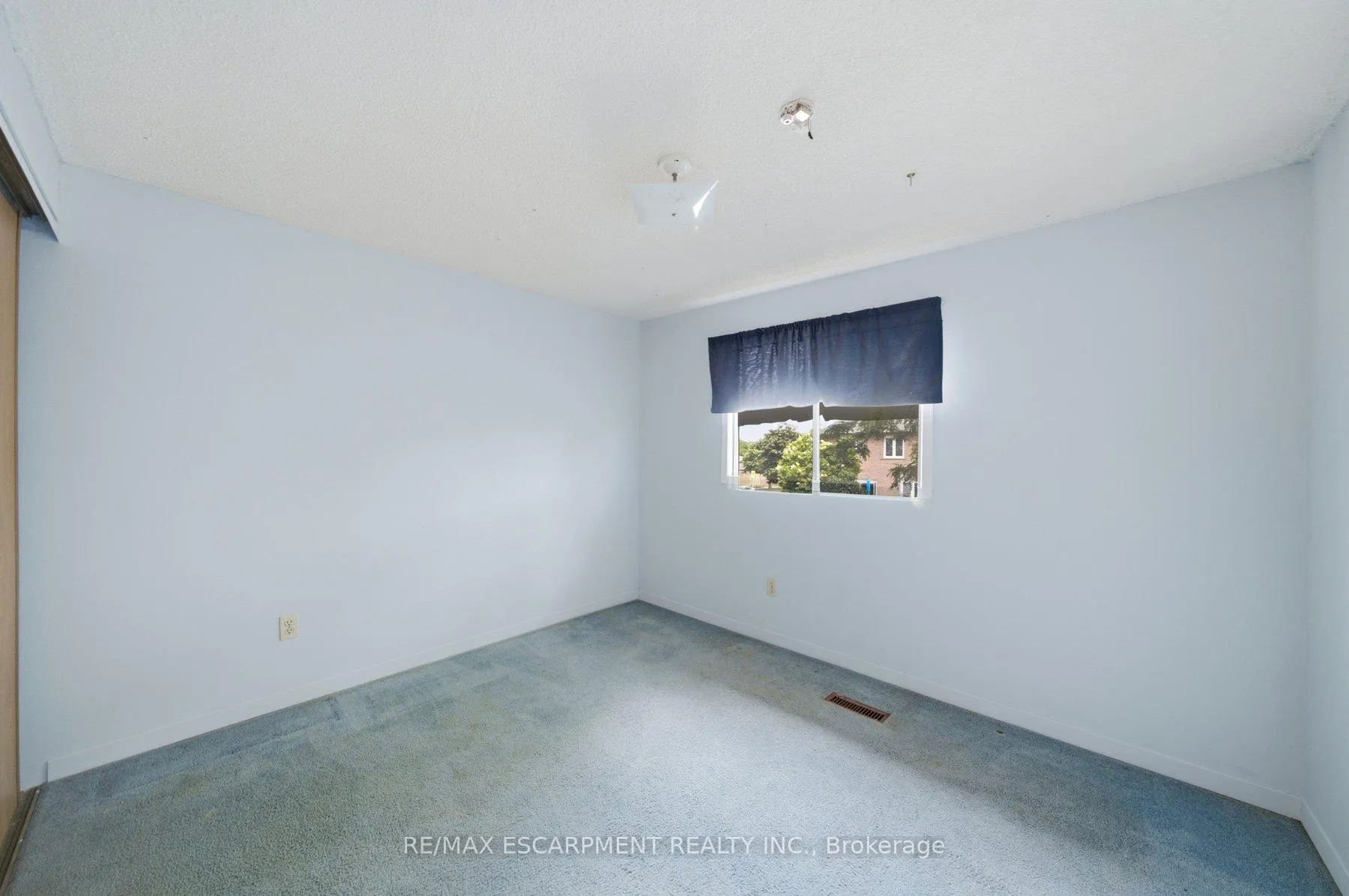 Photo 12 of 3 Twinoaks Crescent, Hamilton, Stoney Creek Mountain — HOMEH