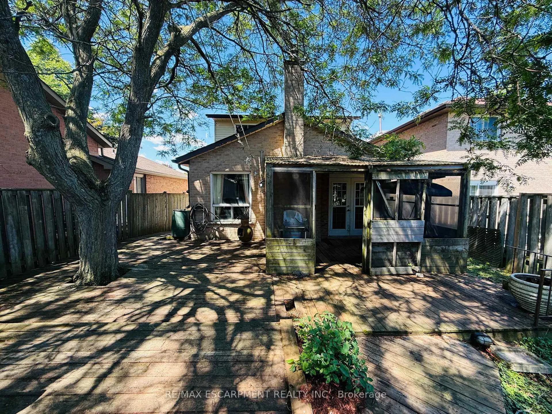 Photo 13 of 3 Twinoaks Crescent, Hamilton, Stoney Creek Mountain — HOMEH