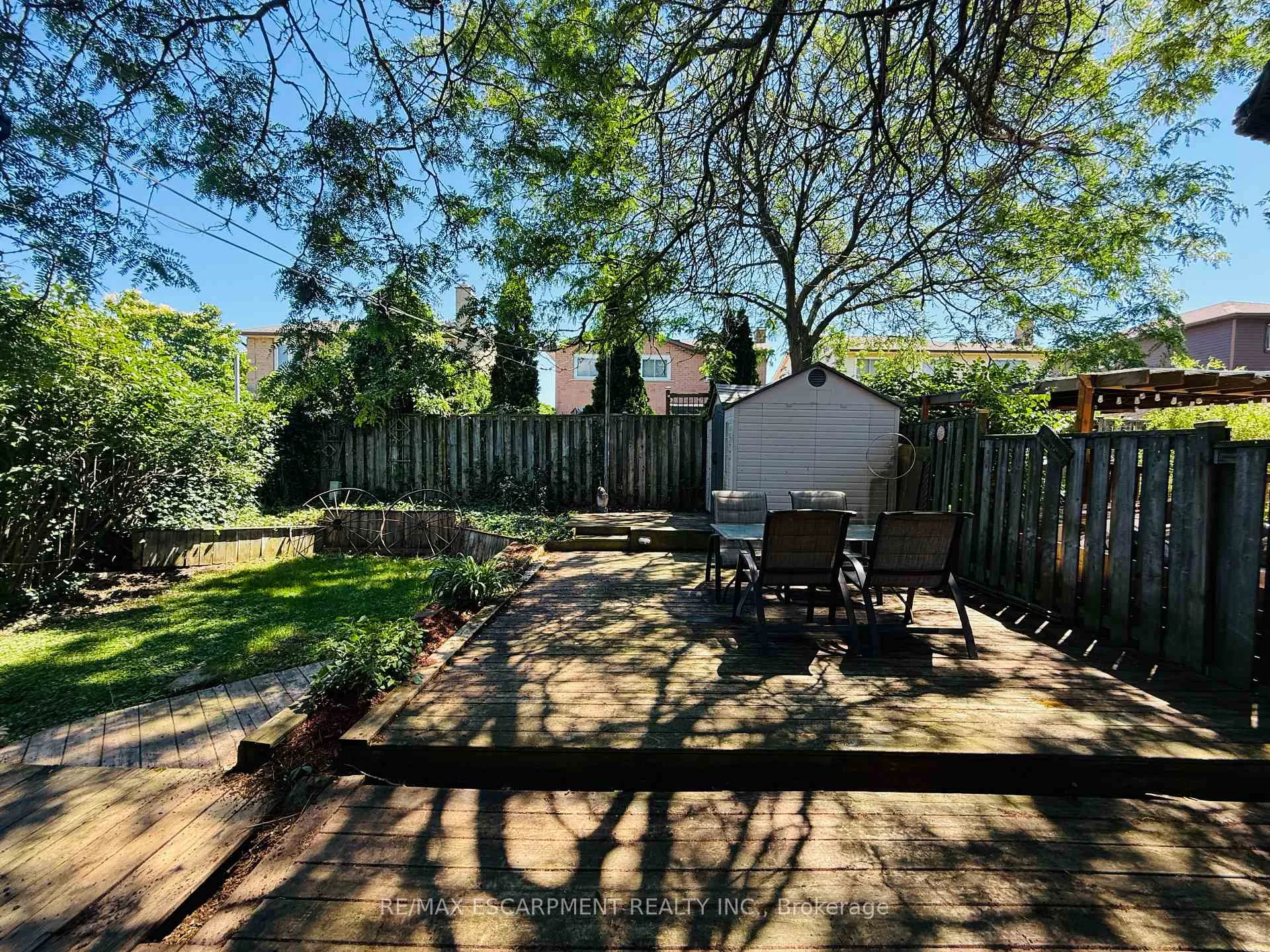 Photo 14 of 3 Twinoaks Crescent, Hamilton, Stoney Creek Mountain — HOMEH