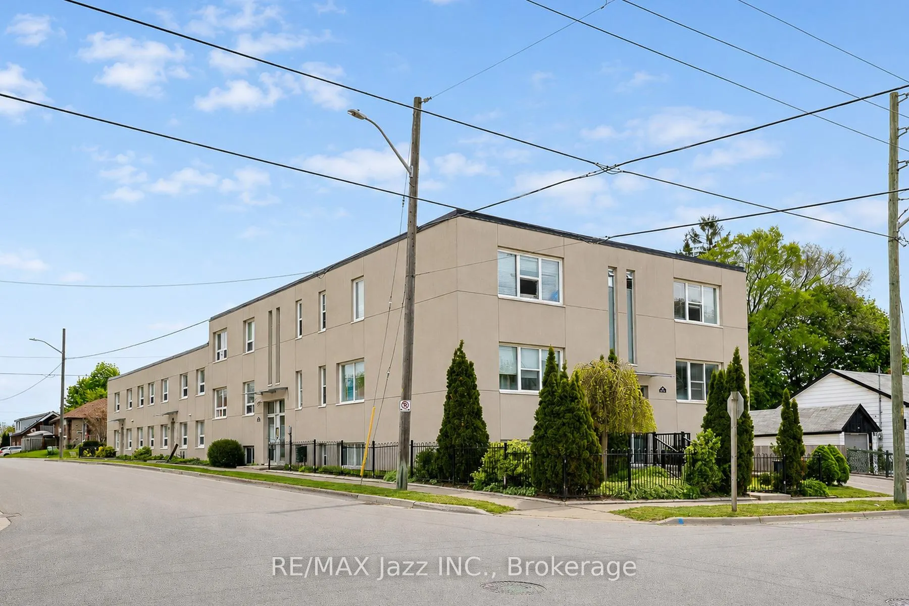 Photo 1 of Unit 4, 209 Stacey Avenue, Oshawa, Central — HOMEH