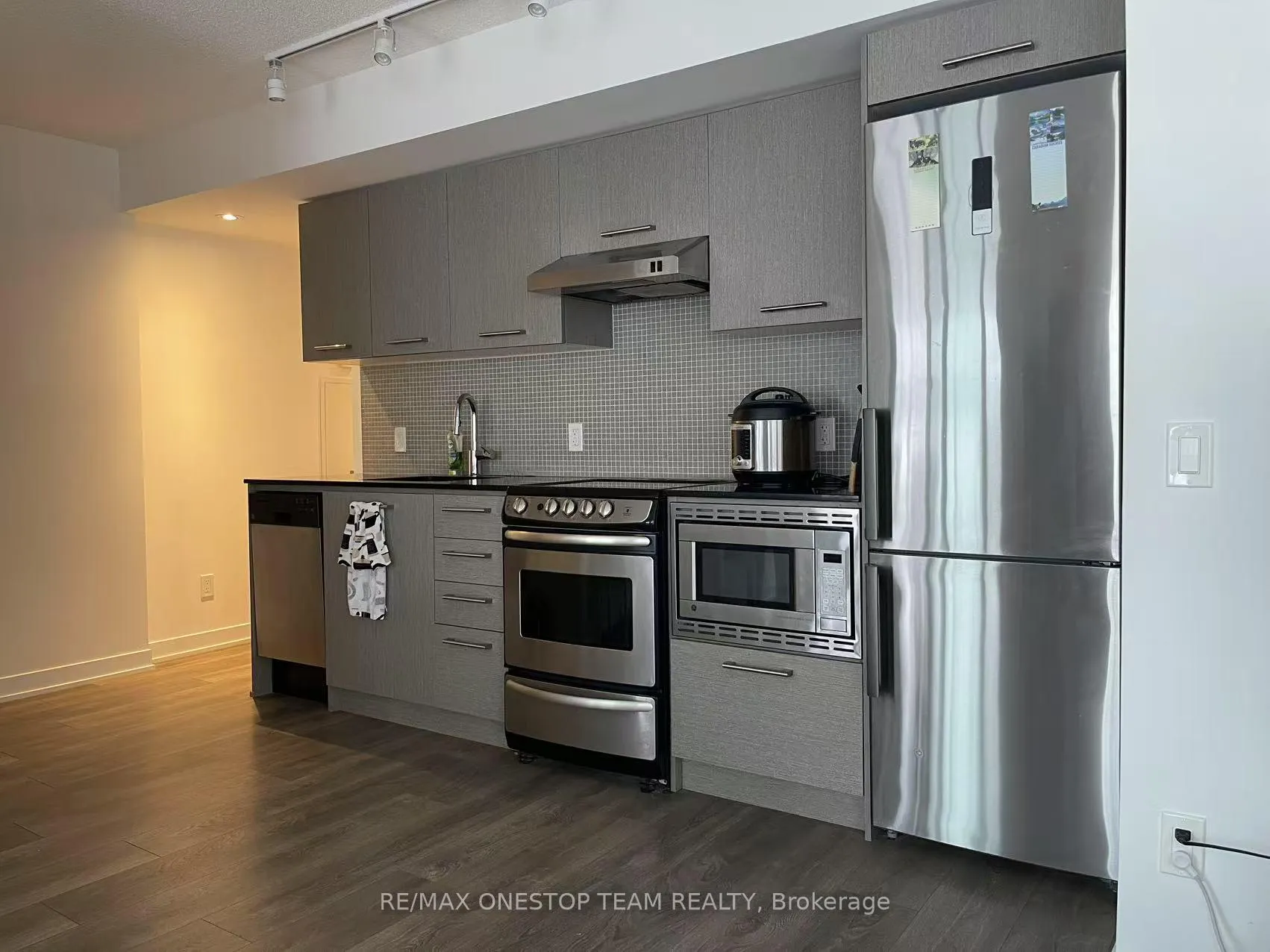 Photo 6 of Unit 1017, 87 Peter Street, Toronto, Waterfront Communities — HOMEH