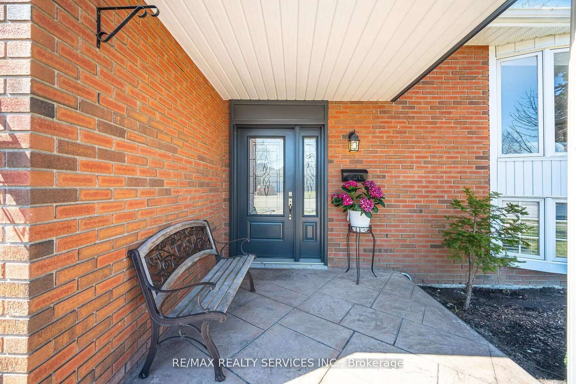 Photo 3 of 68 Elgin Drive, Brampton, Brampton South — HOMEH