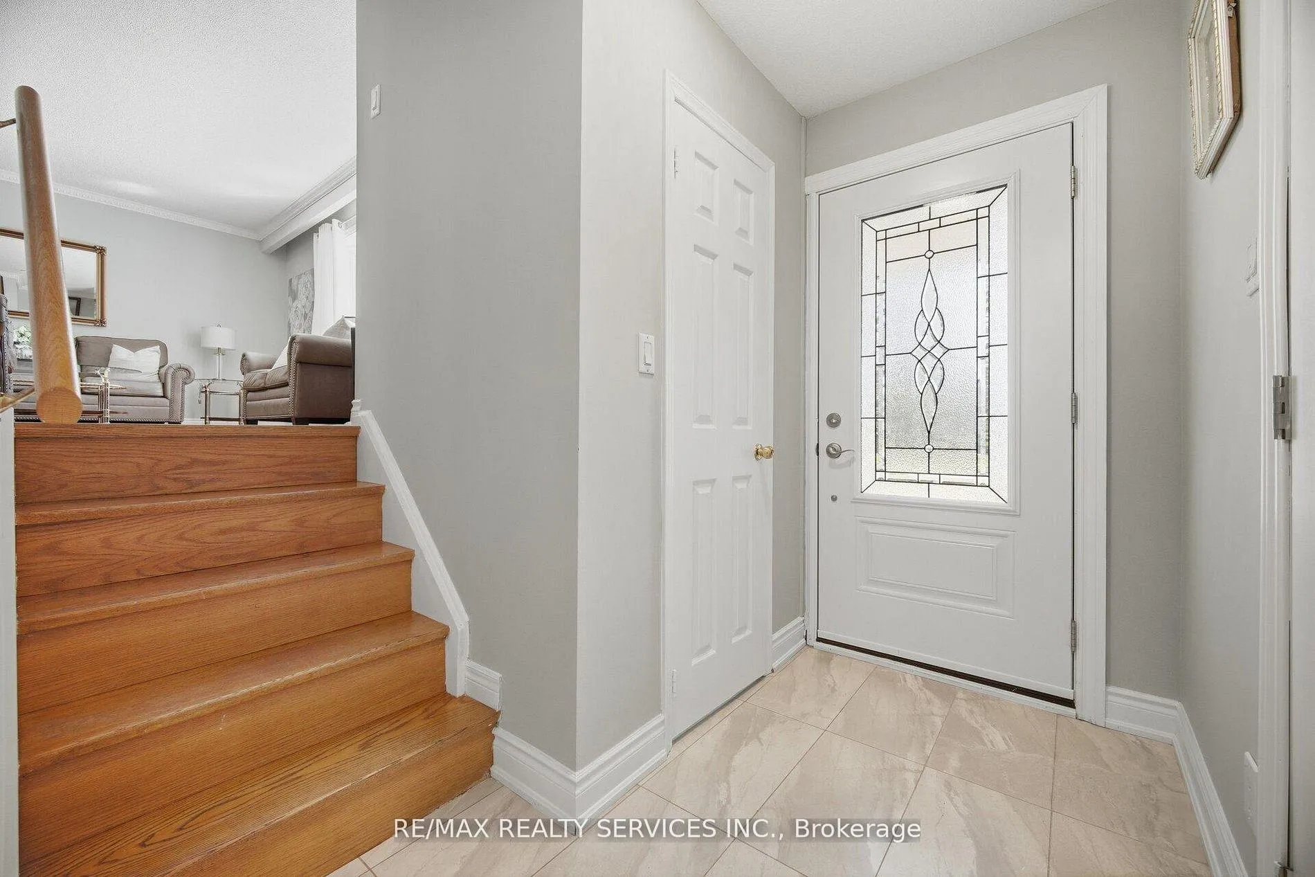 Photo 5 of 68 Elgin Drive, Brampton, Brampton South — HOMEH