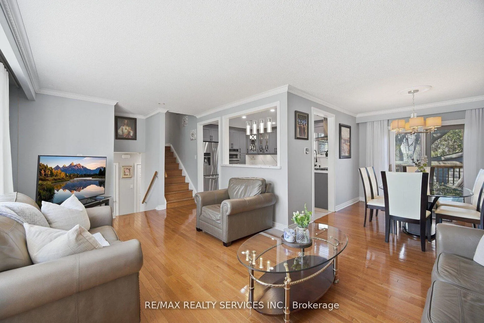 Photo 8 of 68 Elgin Drive, Brampton, Brampton South — HOMEH