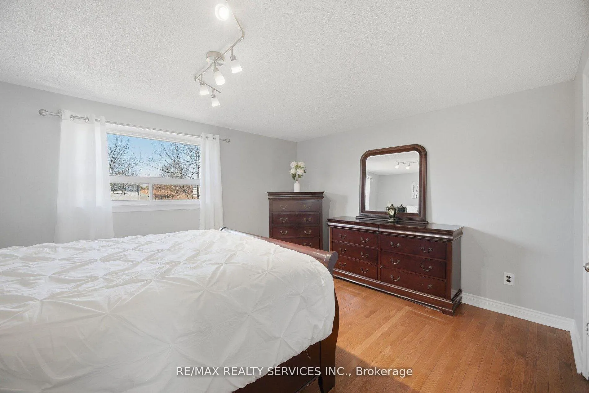 Photo 20 of 68 Elgin Drive, Brampton, Brampton South — HOMEH