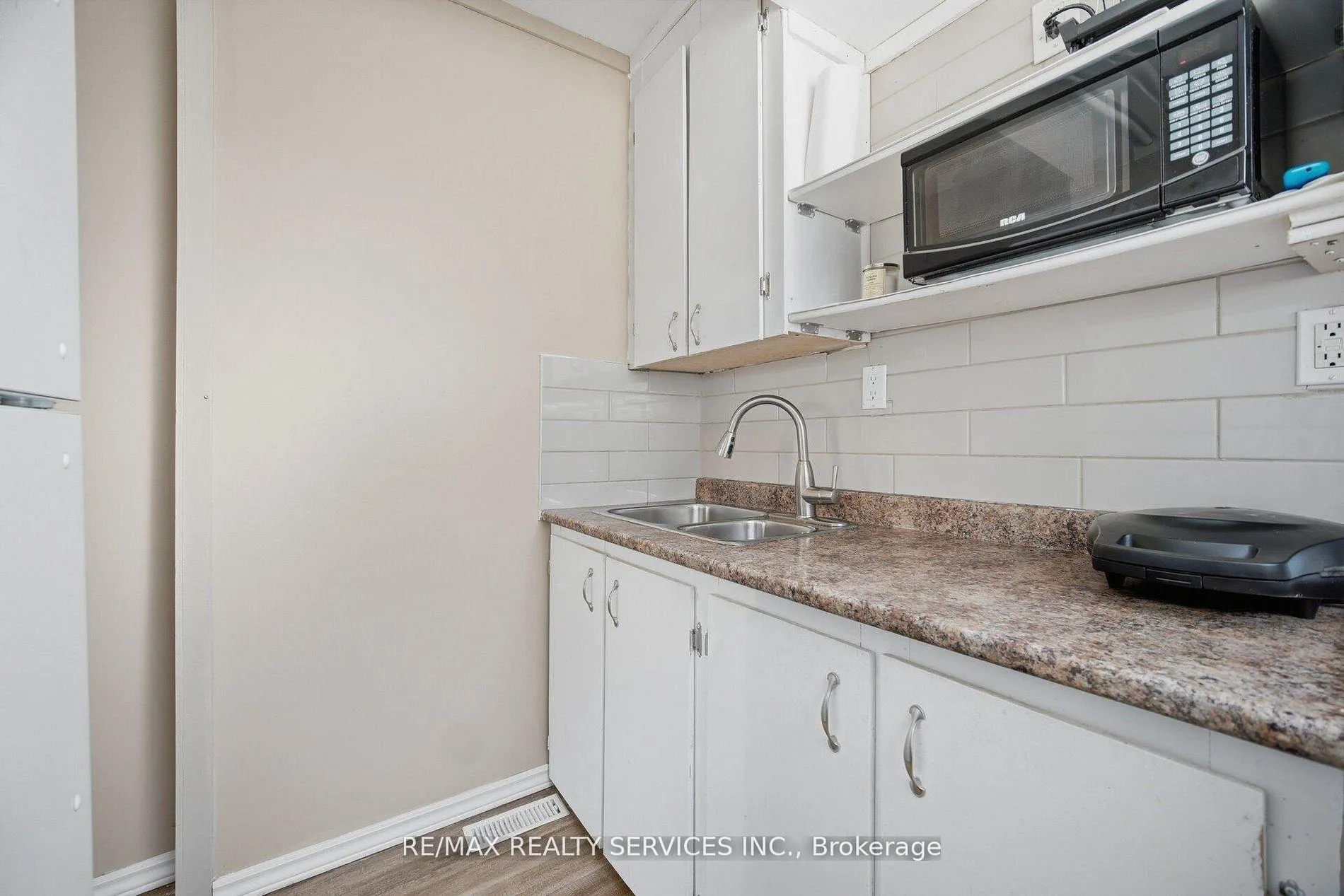 Photo 33 of 68 Elgin Drive, Brampton, Brampton South — HOMEH