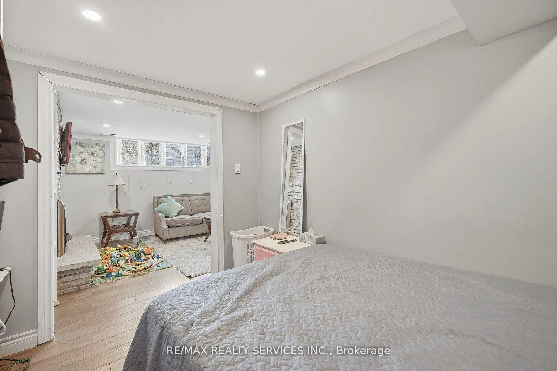 Photo 39 of 68 Elgin Drive, Brampton, Brampton South — HOMEH