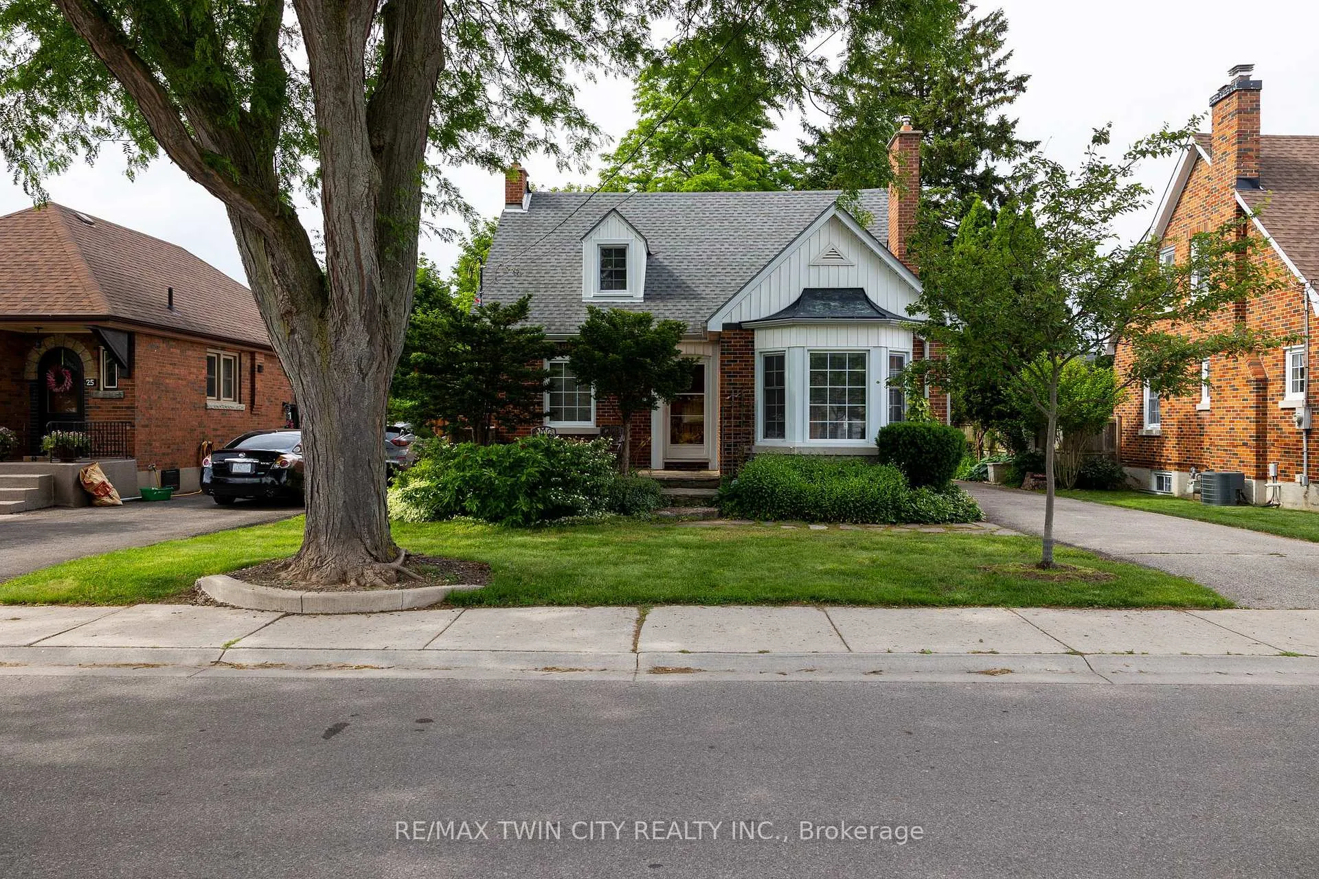 Photo 1 of 21 Baldwin Avenue, Brantford — HOMEH