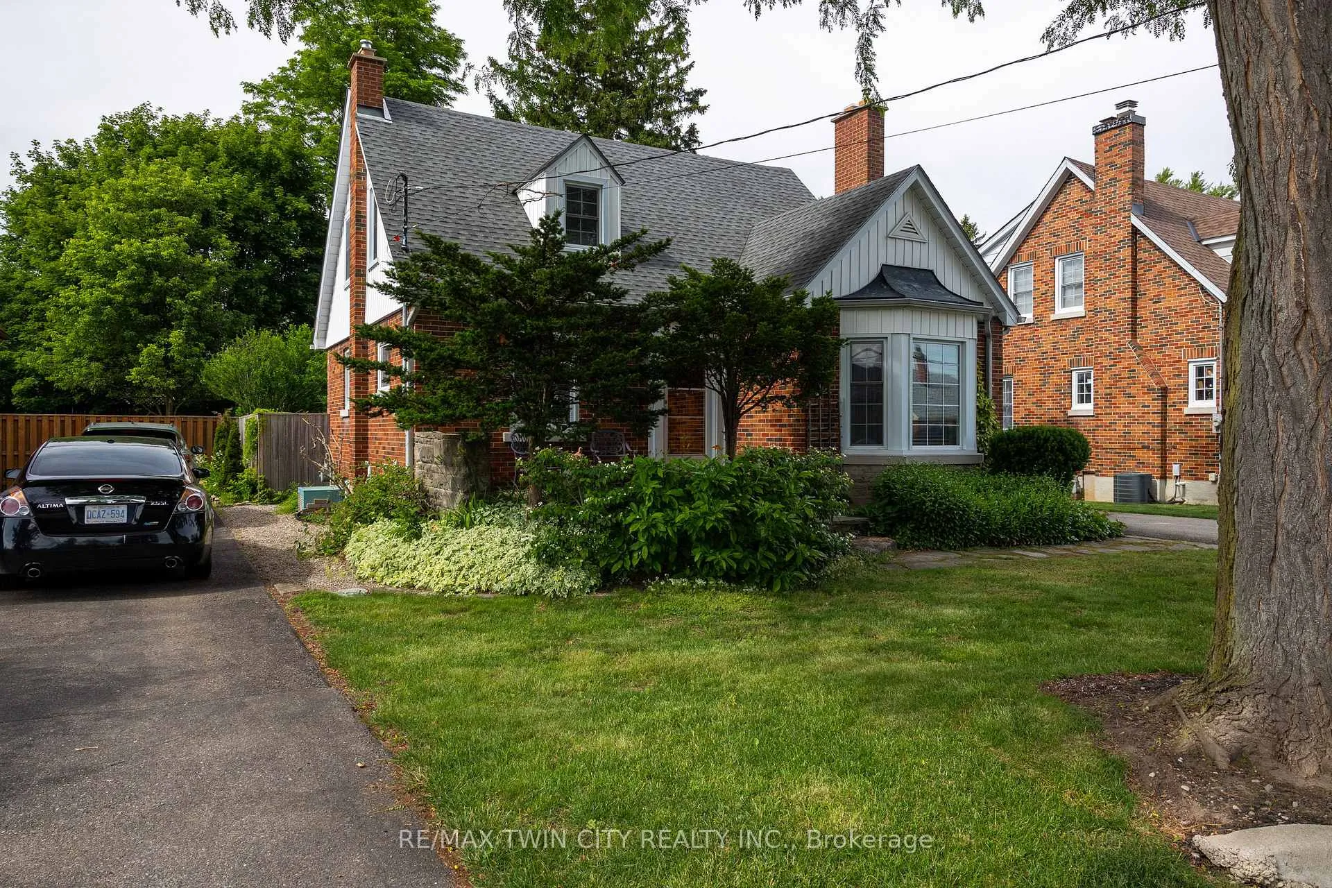 Photo 3 of 21 Baldwin Avenue, Brantford — HOMEH