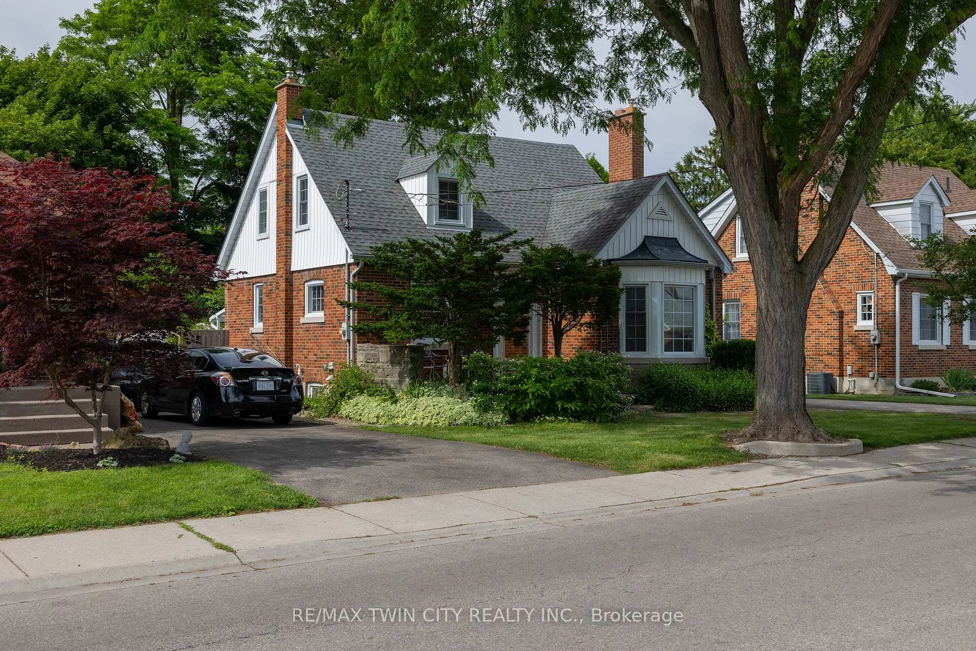 Photo 4 of 21 Baldwin Avenue, Brantford — HOMEH