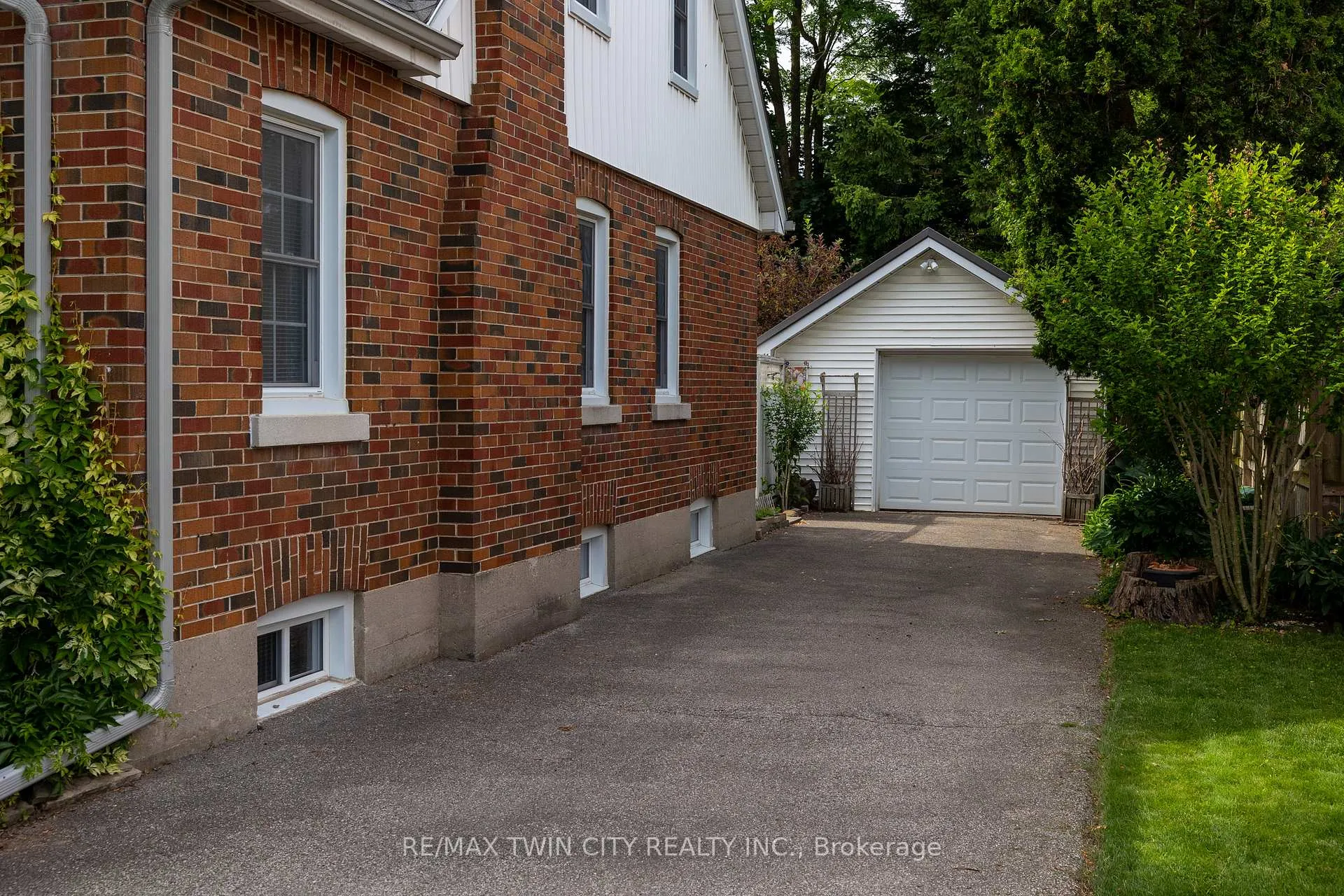 Photo 5 of 21 Baldwin Avenue, Brantford — HOMEH