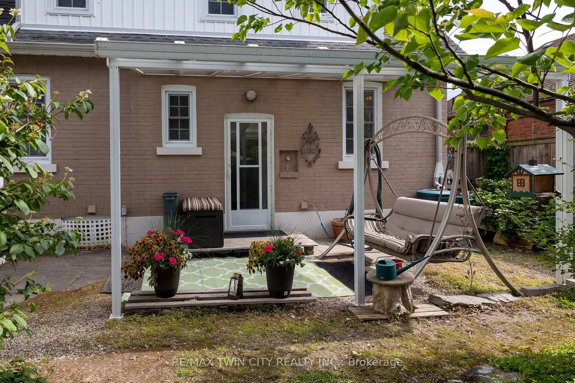 Photo 6 of 21 Baldwin Avenue, Brantford — HOMEH