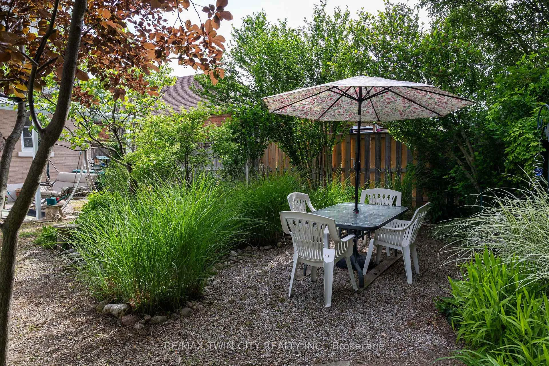 Photo 7 of 21 Baldwin Avenue, Brantford — HOMEH