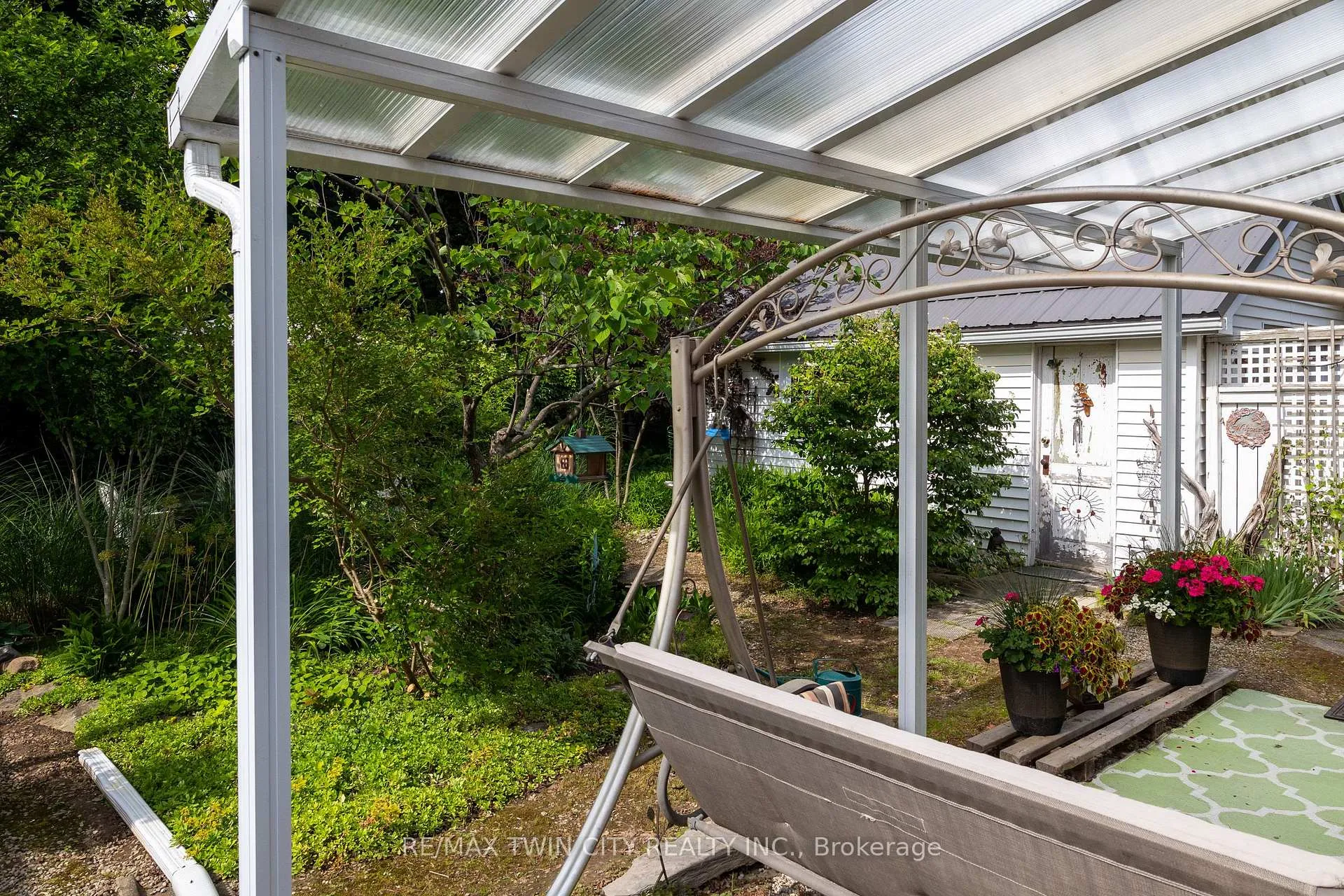 Photo 9 of 21 Baldwin Avenue, Brantford — HOMEH