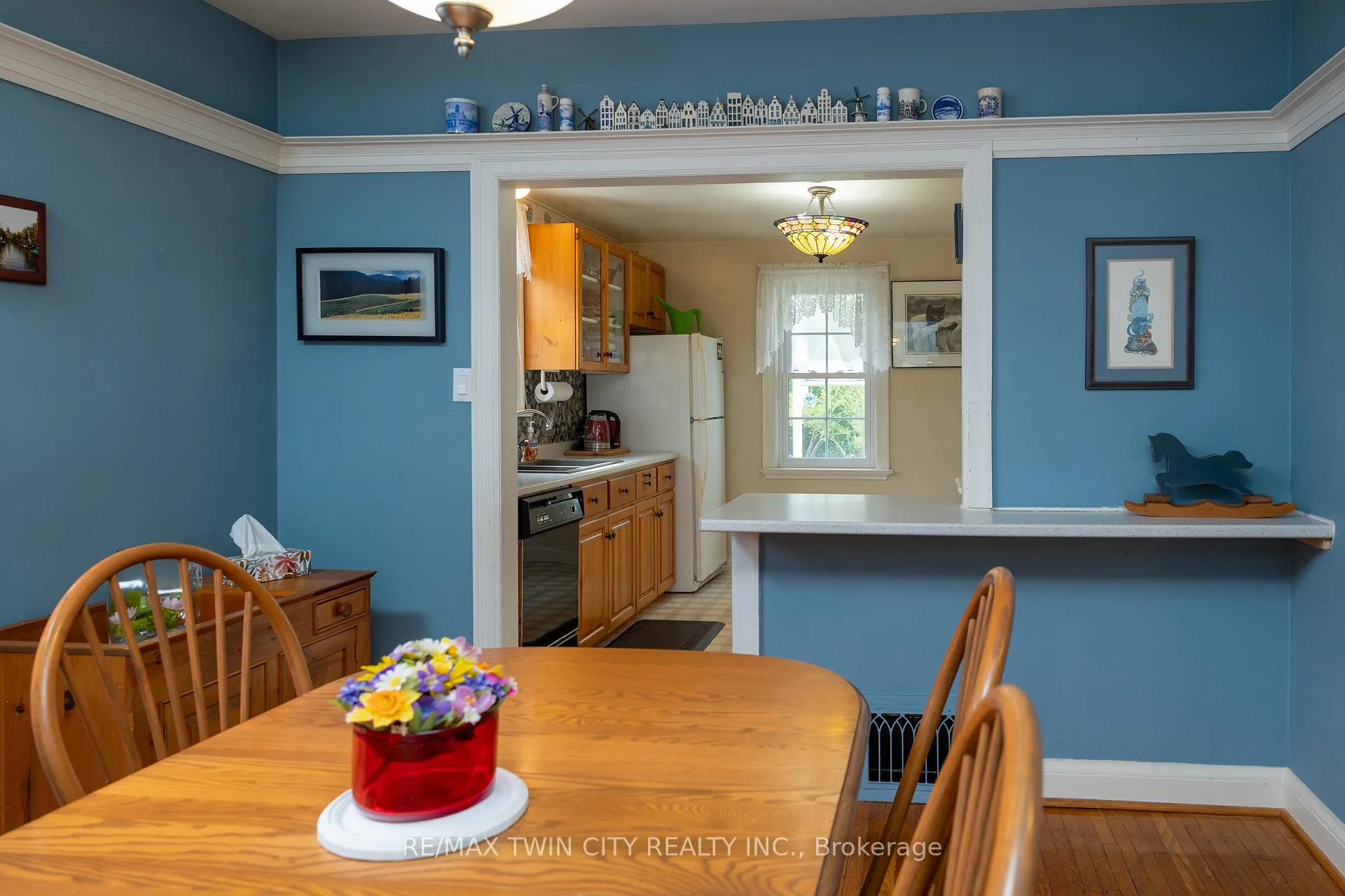 Photo 13 of 21 Baldwin Avenue, Brantford — HOMEH