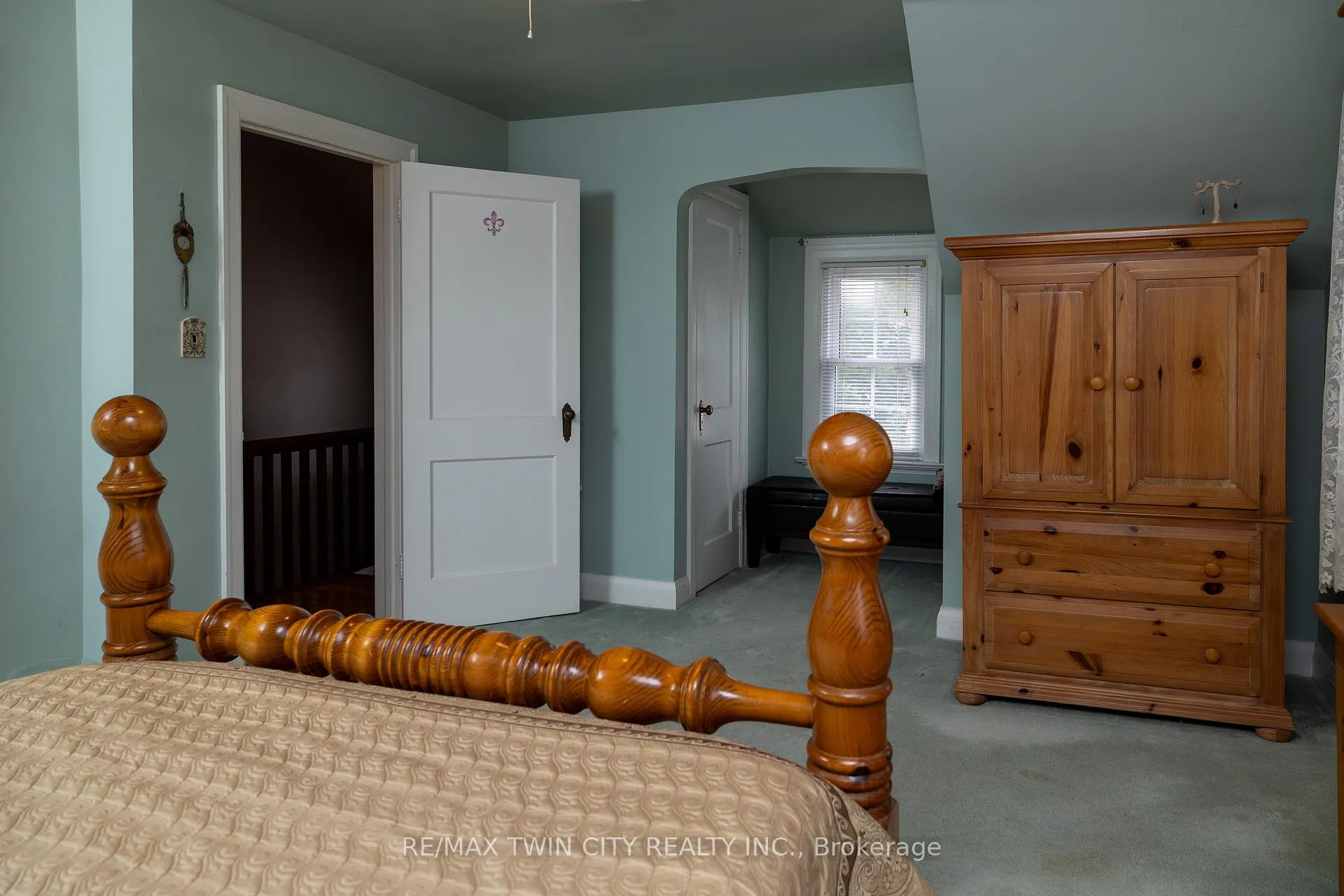 Photo 19 of 21 Baldwin Avenue, Brantford — HOMEH
