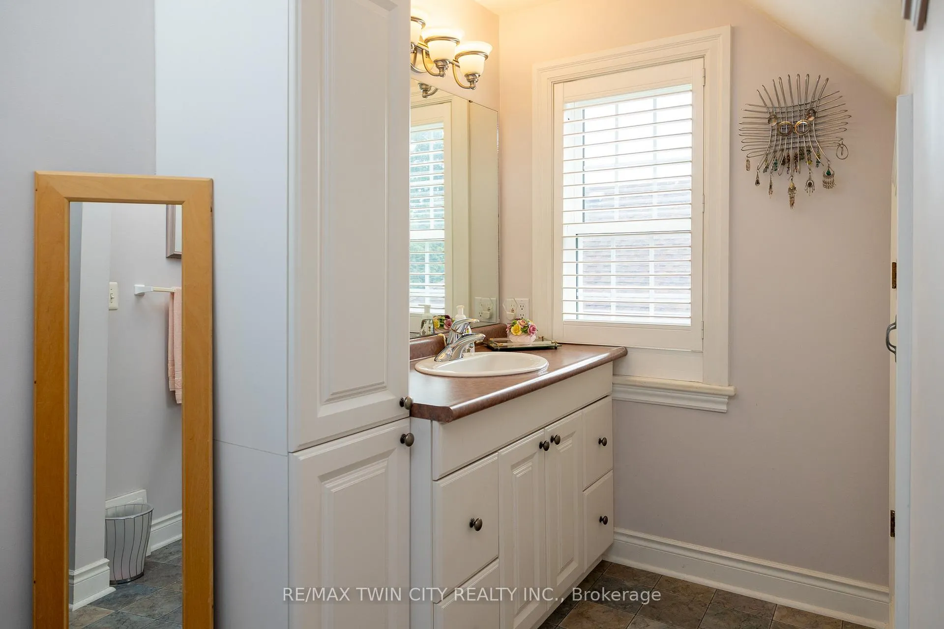 Photo 21 of 21 Baldwin Avenue, Brantford — HOMEH