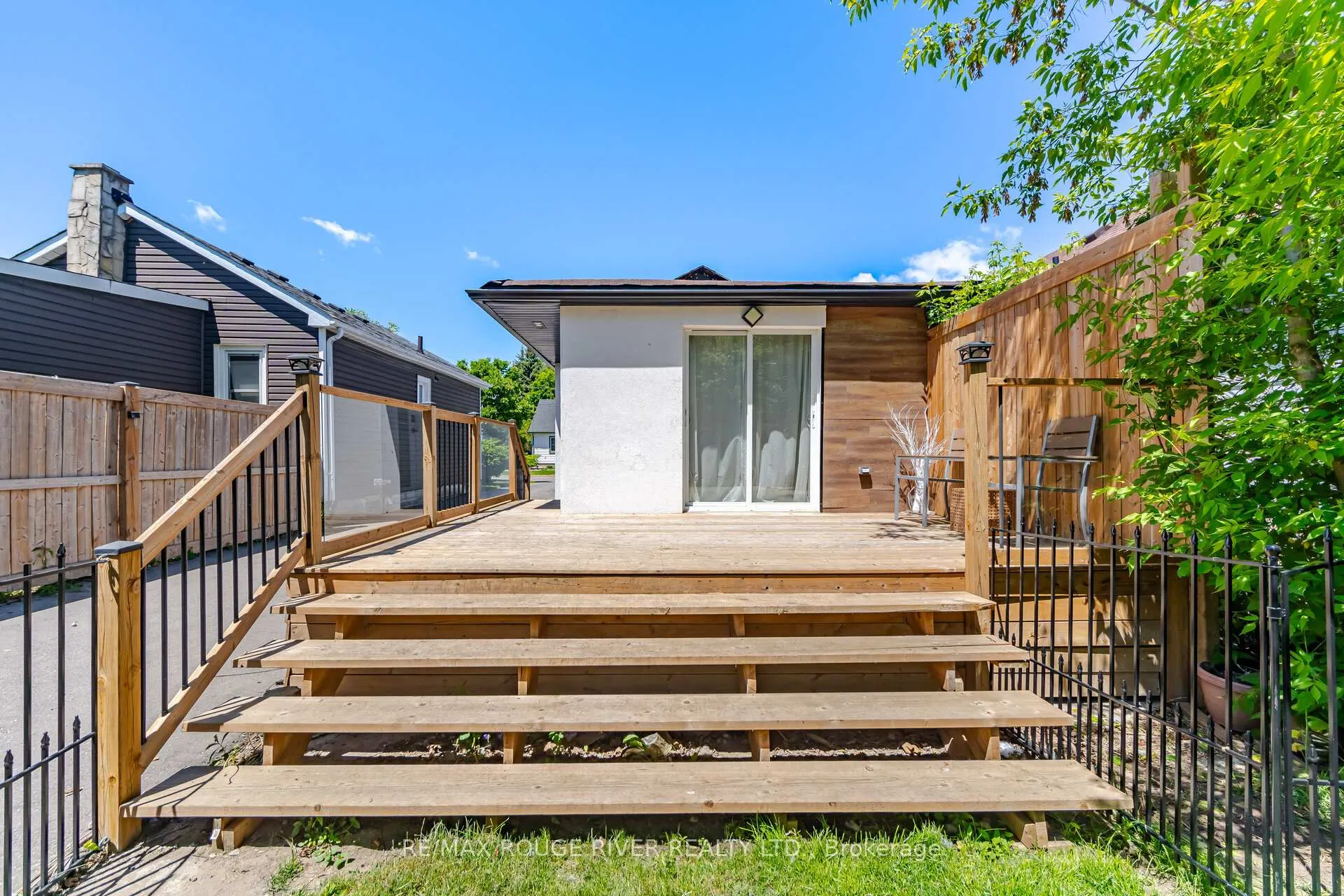 Photo 24 of 243 Quebec Street, Oshawa, Vanier — HOMEH