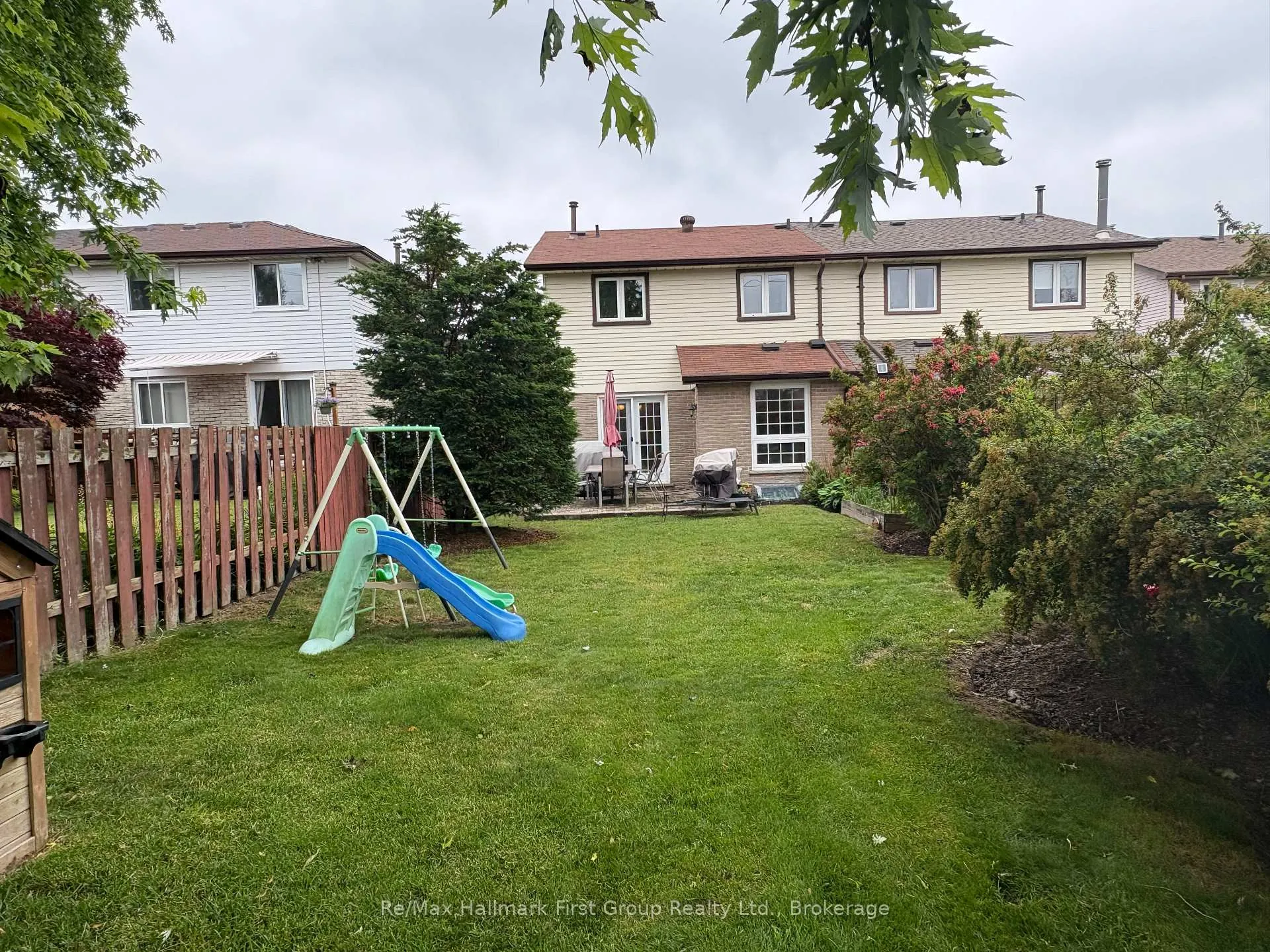 Photo 2 of 565 Birkdale Street, Oshawa, Donevan — HOMEH