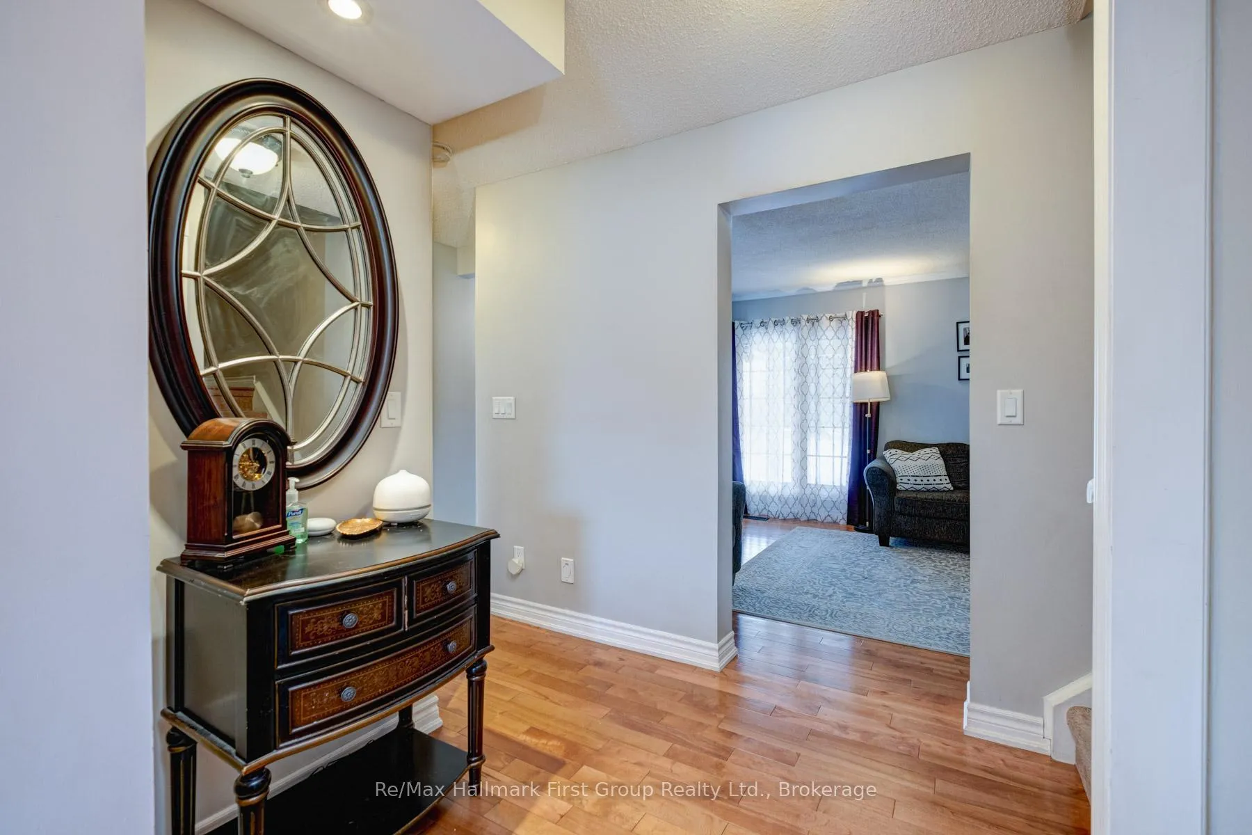 Photo 3 of 565 Birkdale Street, Oshawa, Donevan — HOMEH