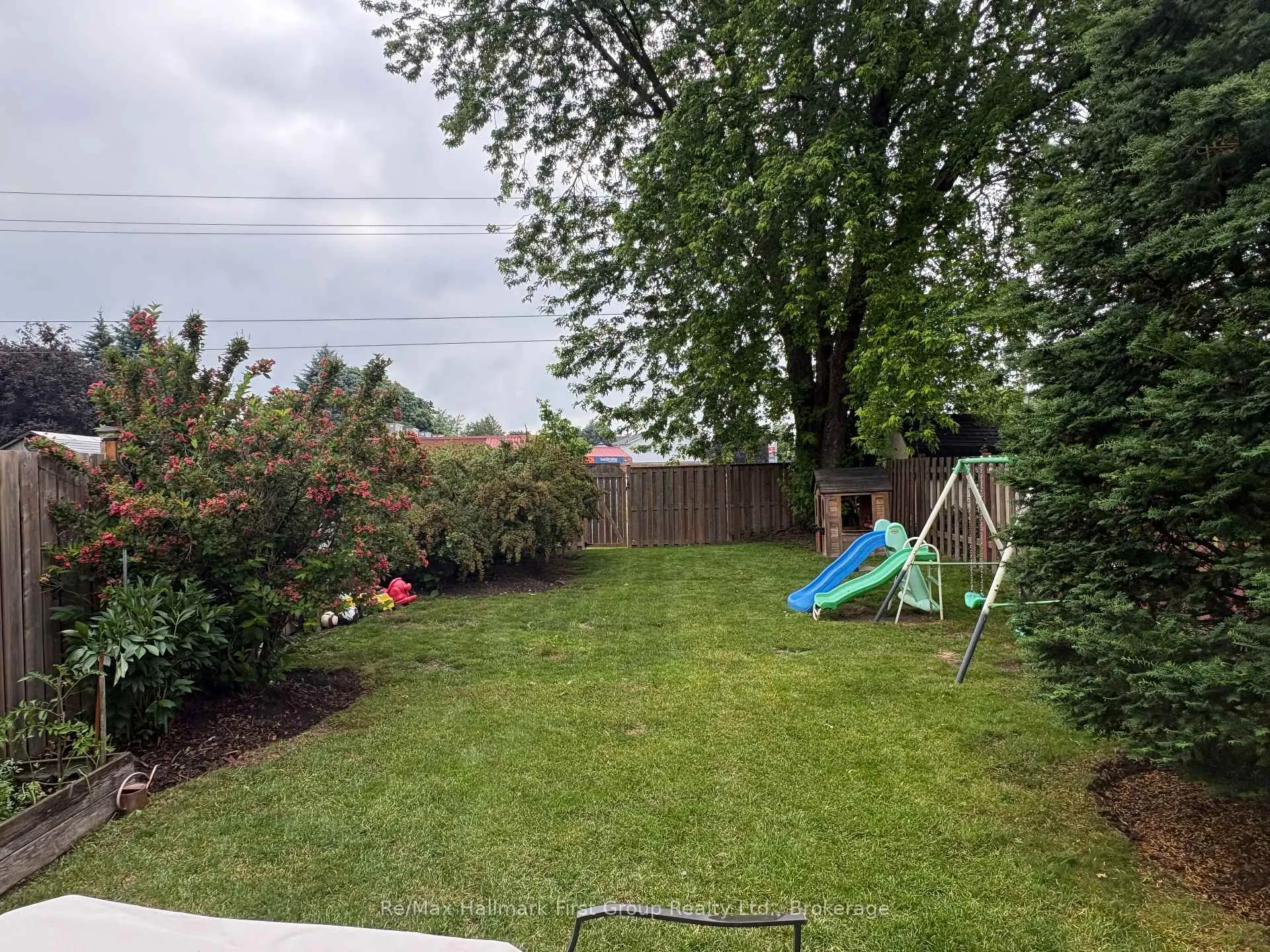 Photo 4 of 565 Birkdale Street, Oshawa, Donevan — HOMEH