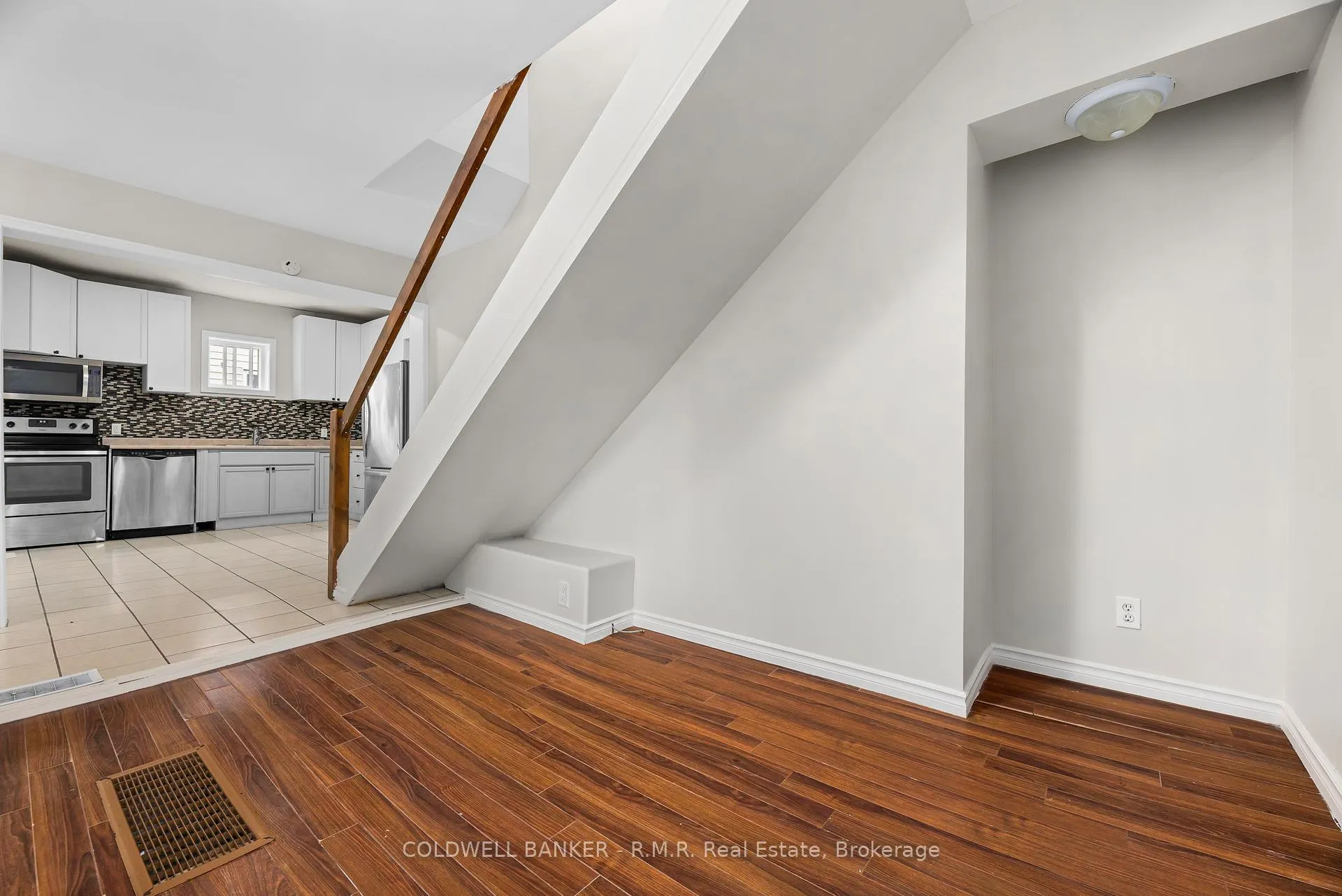 Photo 4 of 371 John Street, Cobourg — HOMEH