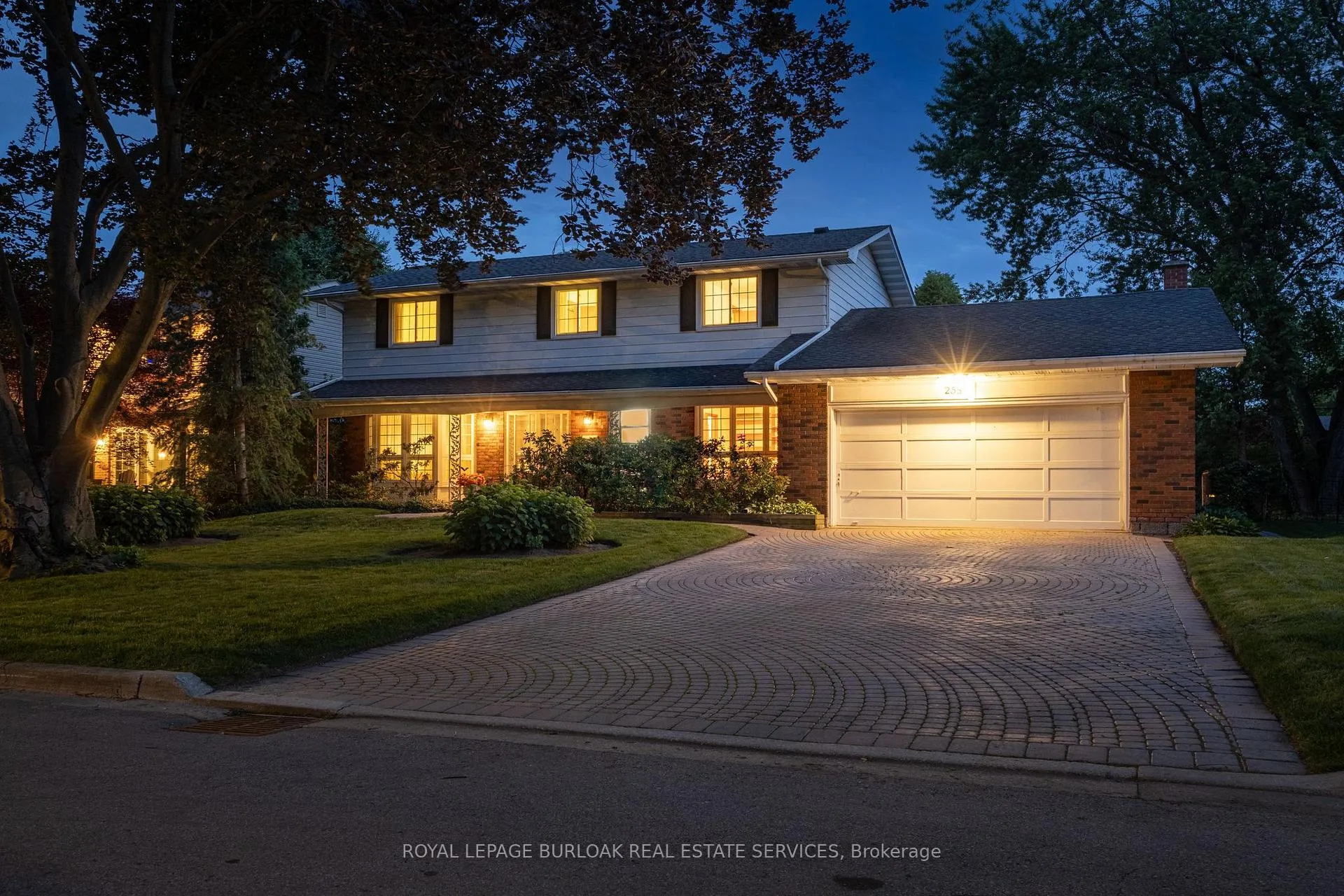 Photo 2 of 258 Camelot Drive, Burlington, Shoreacres — HOMEH