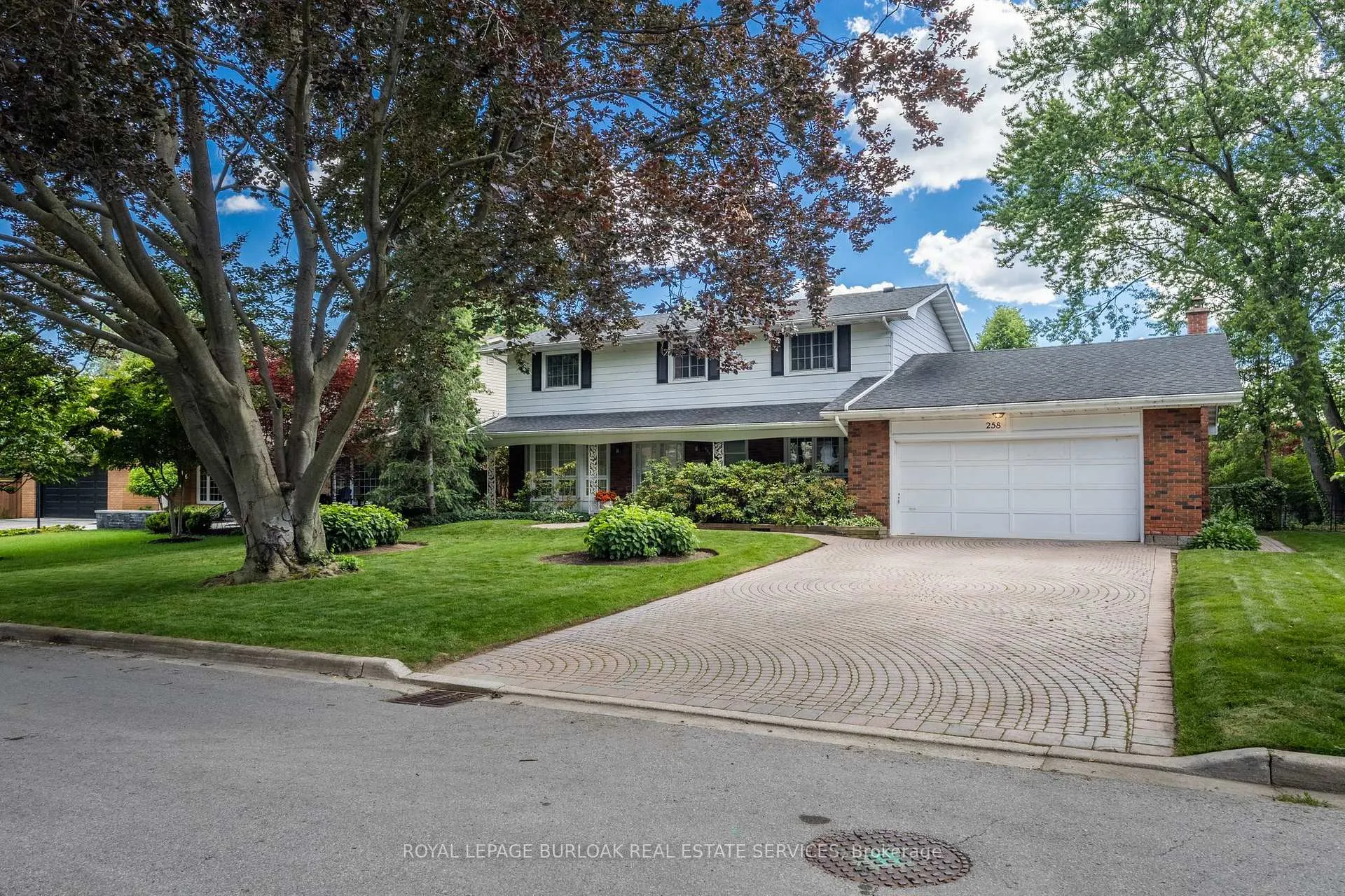 Photo 6 of 258 Camelot Drive, Burlington, Shoreacres — HOMEH