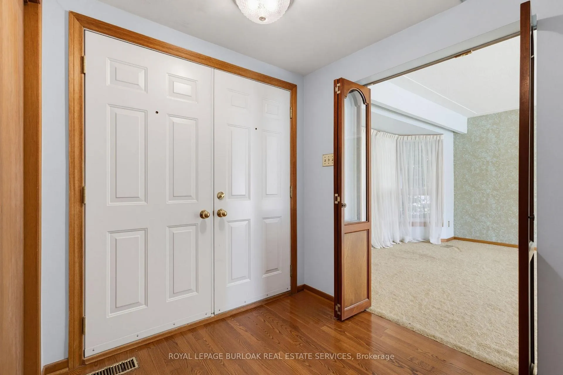 Photo 8 of 258 Camelot Drive, Burlington, Shoreacres — HOMEH