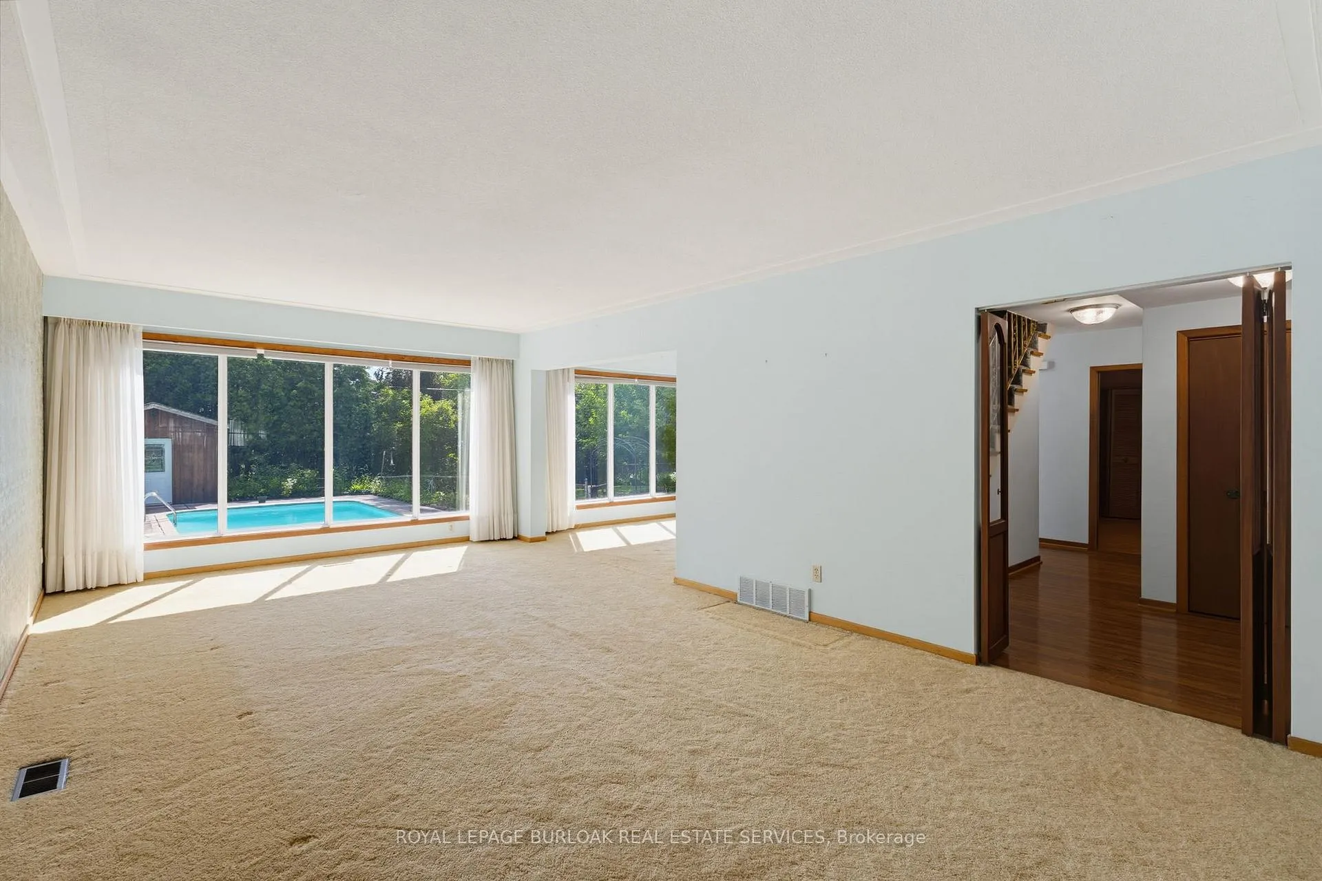 Photo 10 of 258 Camelot Drive, Burlington, Shoreacres — HOMEH
