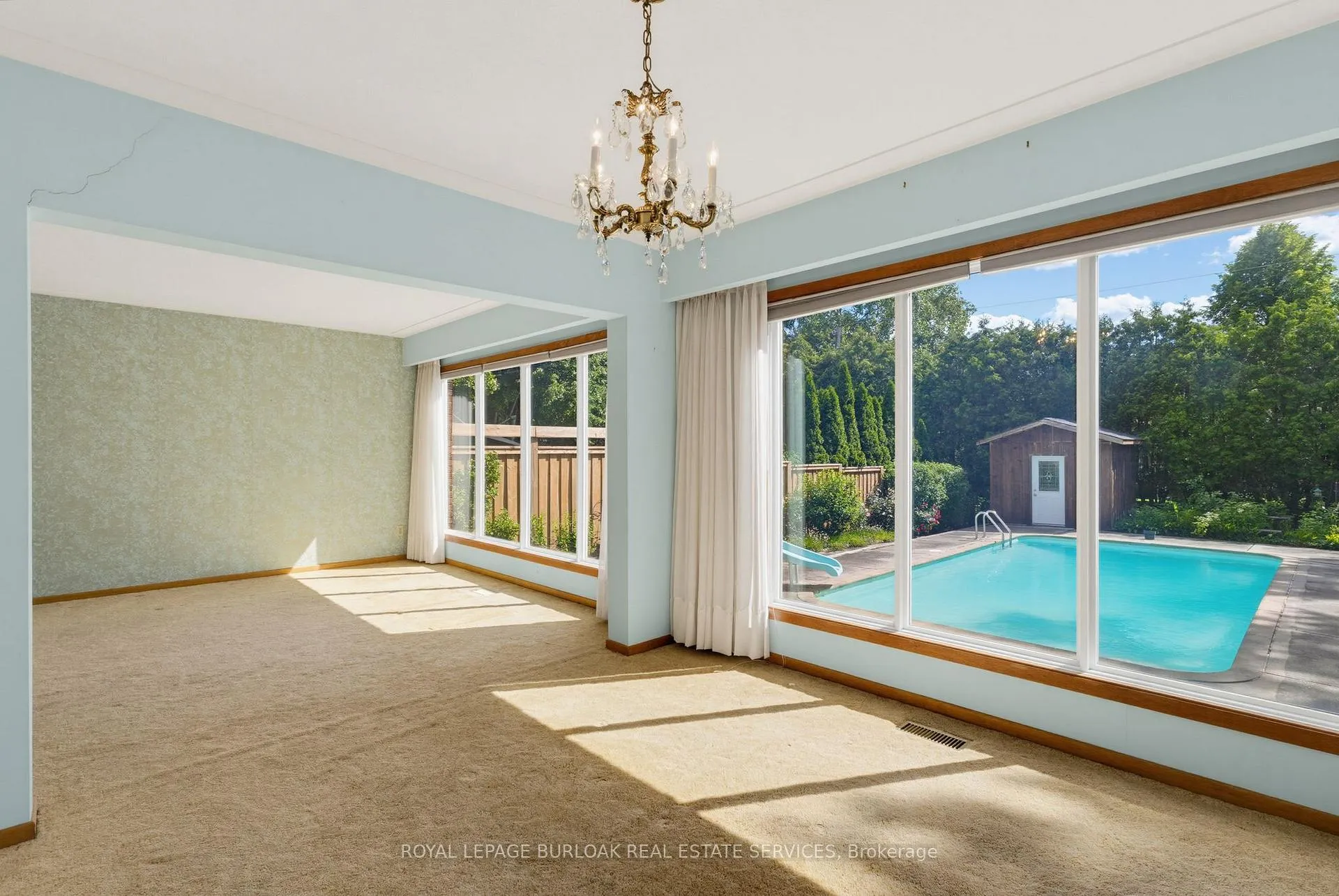 Photo 14 of 258 Camelot Drive, Burlington, Shoreacres — HOMEH
