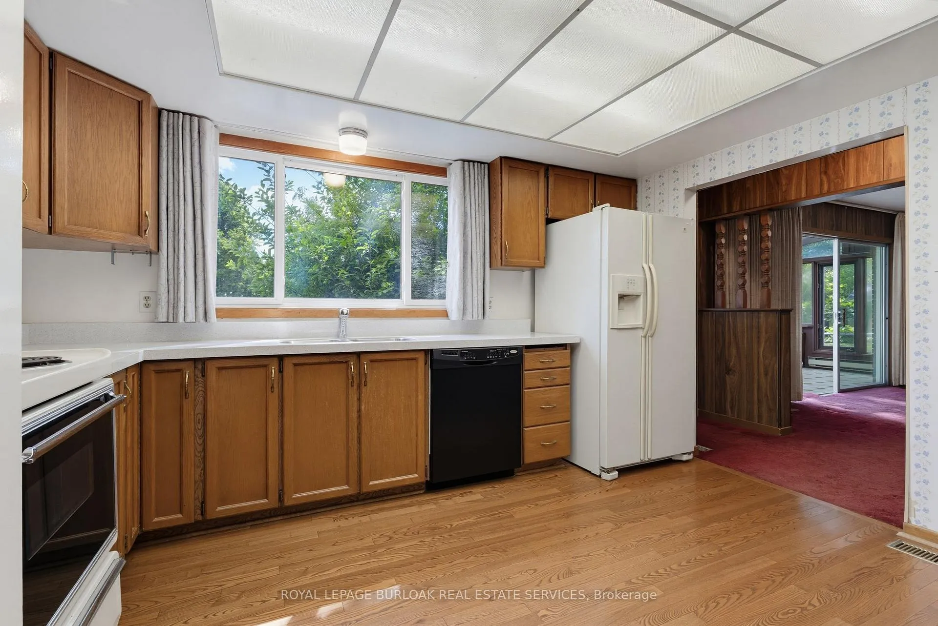 Photo 15 of 258 Camelot Drive, Burlington, Shoreacres — HOMEH